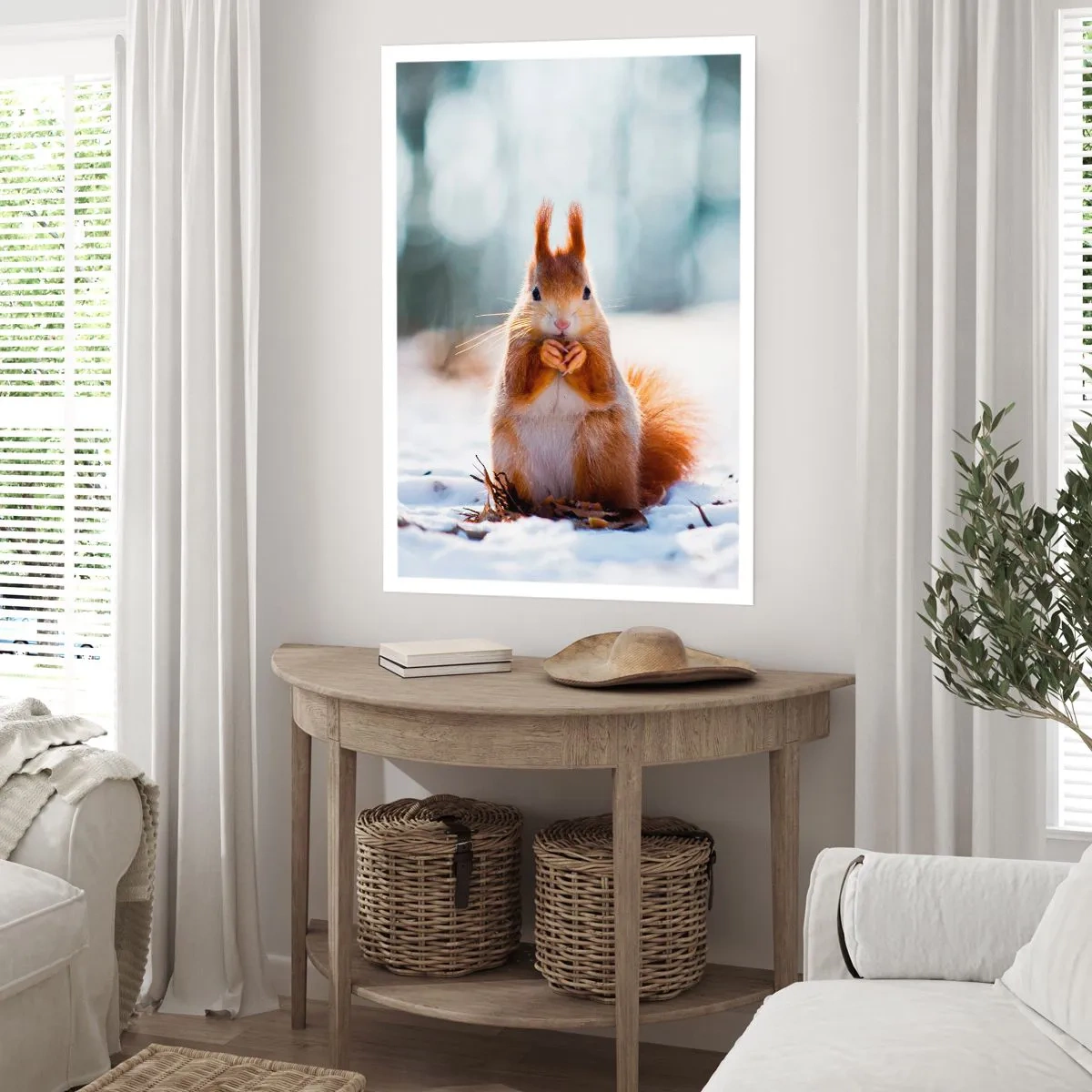 Poster - Eichhörnchen im Schnee im Winterwald - 50x70cm - Wo schaust du hin? - Moderne Wanddekoration für Wohnzimmer und Schlafzimmer ARTTOR