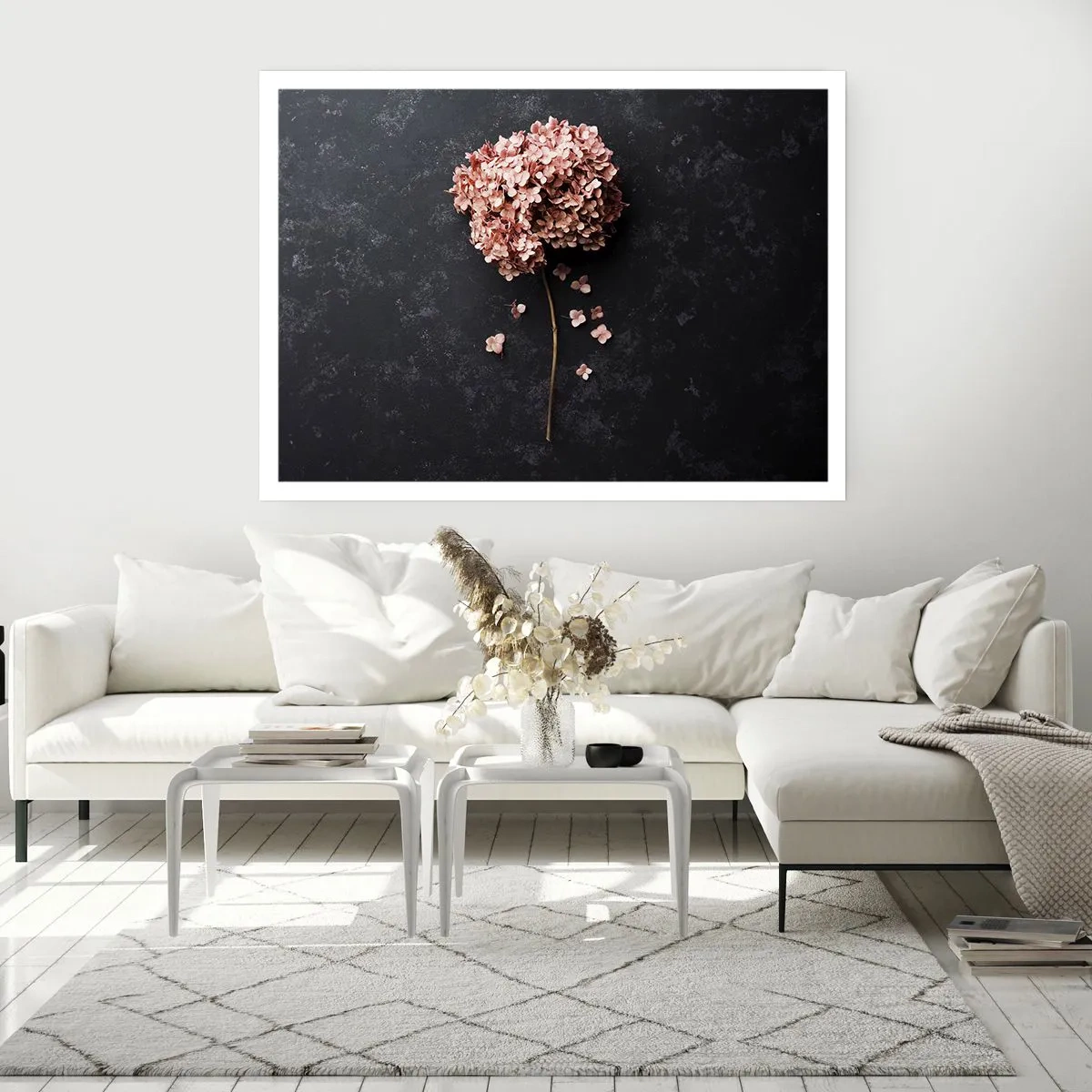 Poster - Eine zarte Hortensienblüte auf dunklem Hintergrund - 100x70cm - Wirklich romantisches Zeichen - Moderne Wanddekoration für Wohnzimmer und Schlafzimmer ARTTOR