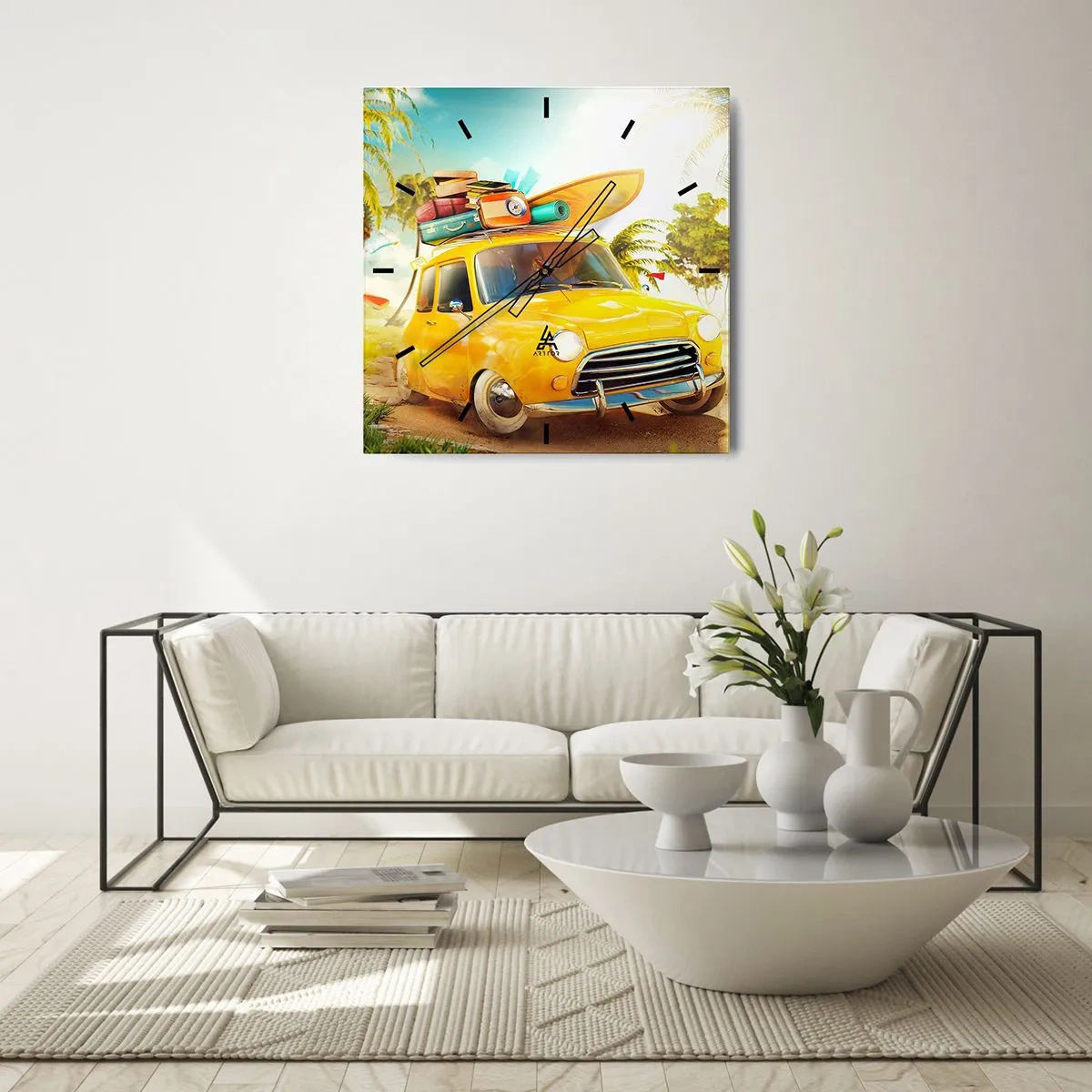 Wanduhr - Glasuhr - Ein gelbes Auto mit Gepäck vor einer tropischen Landschaft - 30x30cm - Eine Reise für mehr als ein Lächeln - Moderne Wanddekoration für Wohnzimmer und Schlafzimmer ARTTOR