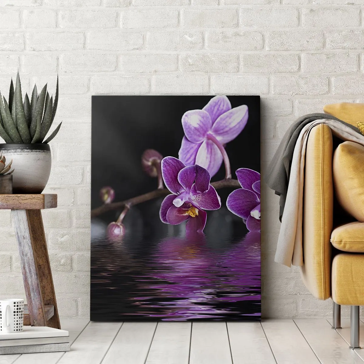 Bild auf Leinwand - Leinwandbild - Lila Orchideen über ruhigem Wasser vor schwarzem Hintergrund - 80x120cm - Lila Spiegelbild der Schönheit - Moderne Wanddekoration für Wohnzimmer und Schlafzimmer ARTTOR
