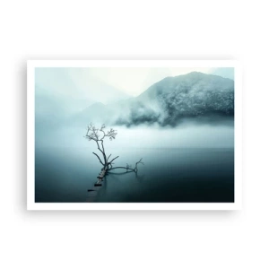 Poster - Ein einsamer Baum im Wasser, umgeben von Nebel und Bergen - 100x70cm - Aus Wasser und Nebel - Moderne Wanddekoration für Wohnzimmer und Schlafzimmer ARTTOR