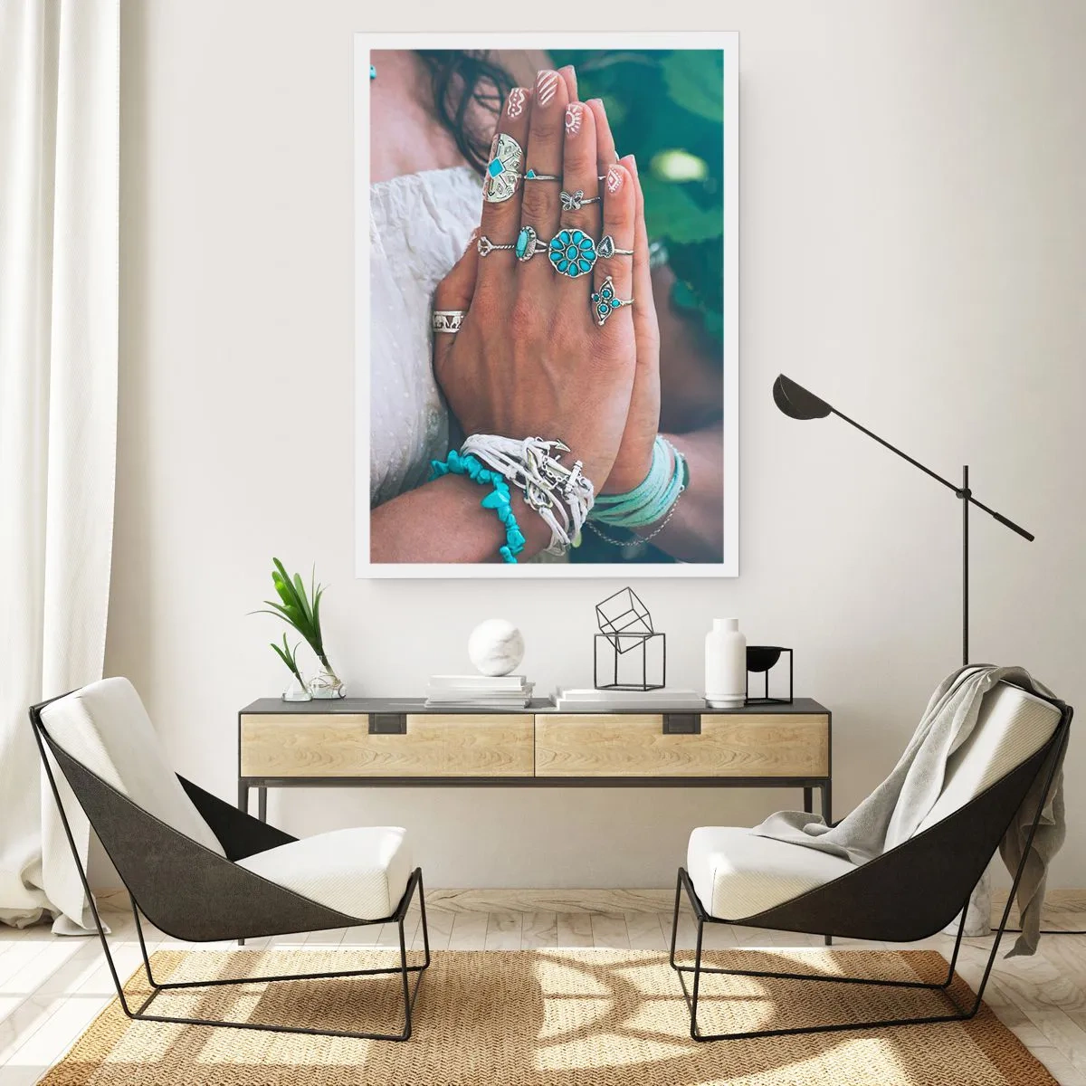 Poster - Mit Schmuck im Boho-Stil verzierte Hände - 50x70cm - Willkommen im Zentrum des Seins - Moderne Wanddekoration für Wohnzimmer und Schlafzimmer ARTTOR