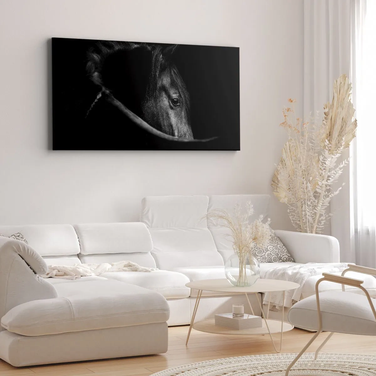Bild auf Leinwand - Leinwandbild - Ein Schwarz-Weiß-Porträt eines Pferdes mit einem subtilen Spiel aus Licht und Schatten vor dunklem Hintergrund. - 140x50cm - Schwarzer Prinz - Moderne Wanddekoration für Wohnzimmer und Schlafzimmer ARTTOR