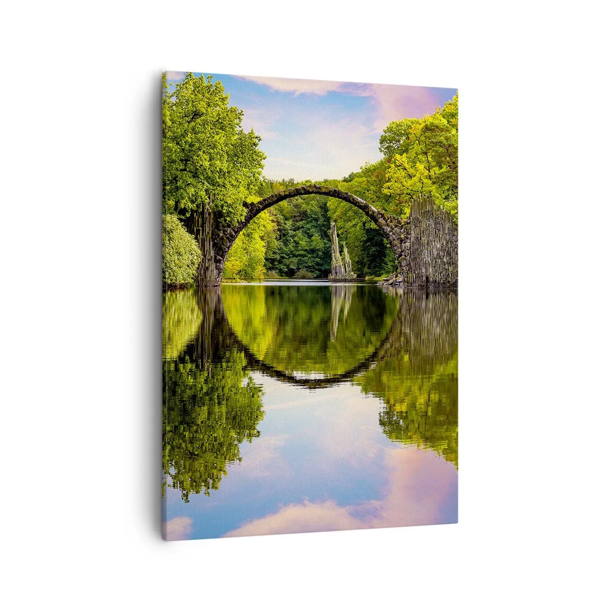Bild auf Leinwand - Leinwandbild - Eine Steinbrücke über einen Fluss mit einer perfekten Spiegelung im Wasser - 50x70cm - An der Kreuzung zweier Welten - Moderne Wanddekoration für Wohnzimmer und Schlafzimmer ARTTOR