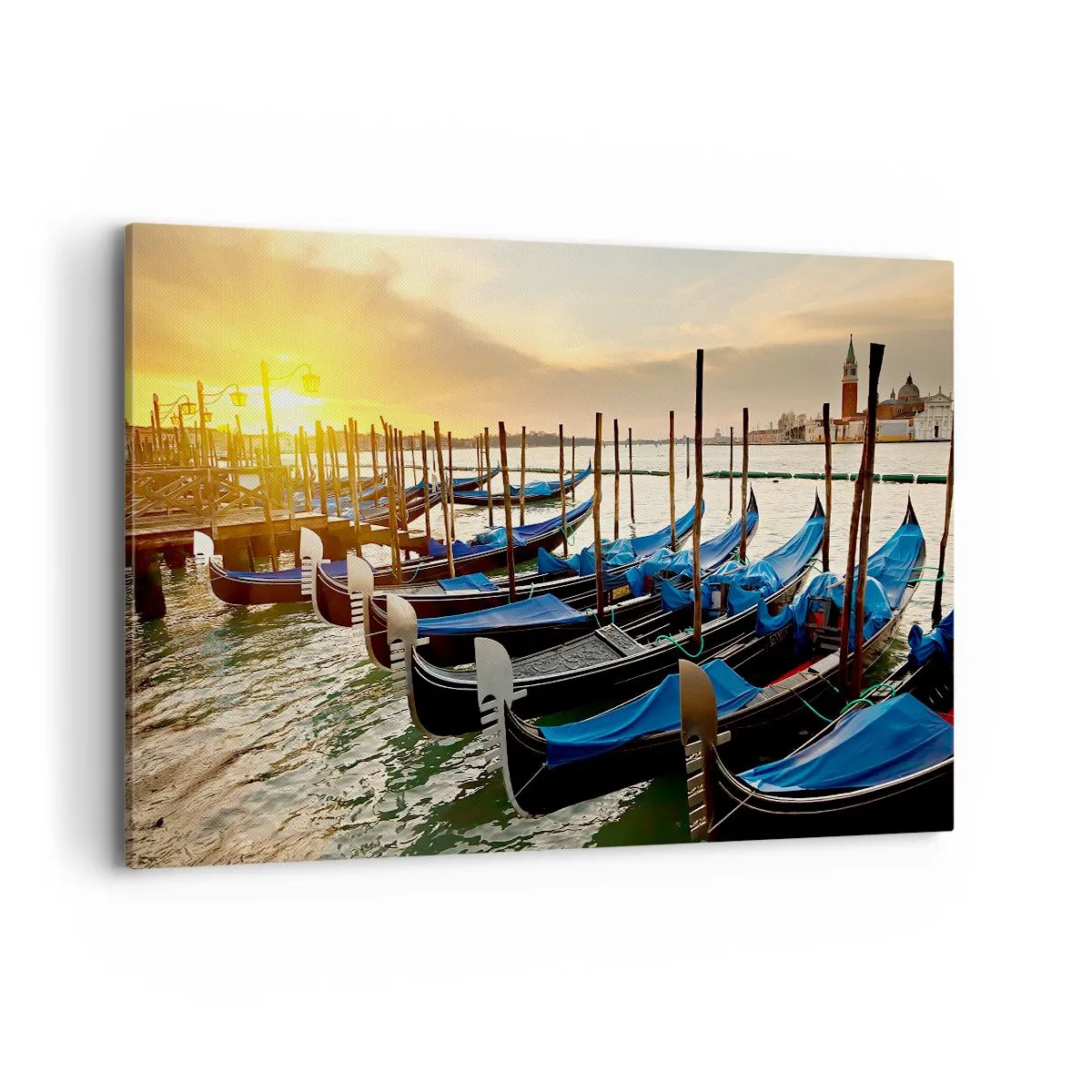 Bild auf Leinwand - Leinwandbild - Gondeln in Venedig am Morgen im Licht der aufgehenden Sonne - 120x80cm - Bevor das Summen kommt - Moderne Wanddekoration für Wohnzimmer und Schlafzimmer ARTTOR
