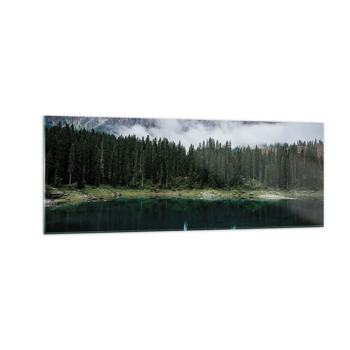 Glasbild - Bild auf glas - Eine Berglandschaft mit einem Wald und einem See, in dem sich der Himmel spiegelt - 140x50cm - Leise, leise, lass uns das Trinkwasser nicht wecken ... - Moderne Wanddekoration für Wohnzimmer und Schlafzimmer ARTTOR