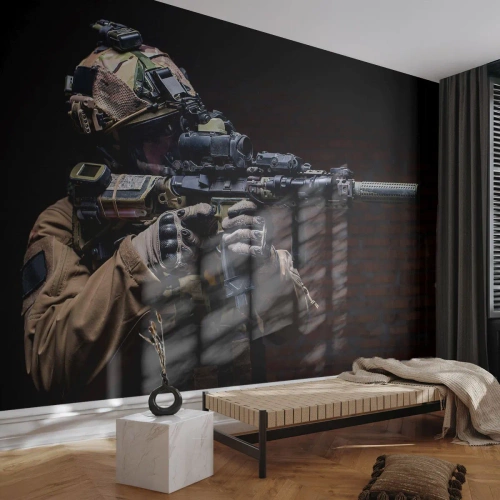 Fototapete Premium Sand - Taktischer Soldat mit einer Waffe im Dunkeln - 100x70cm - Tödlich wirksam - Moderne Wanddekoration für Wohnzimmer und Schlafzimmer ARTTOR