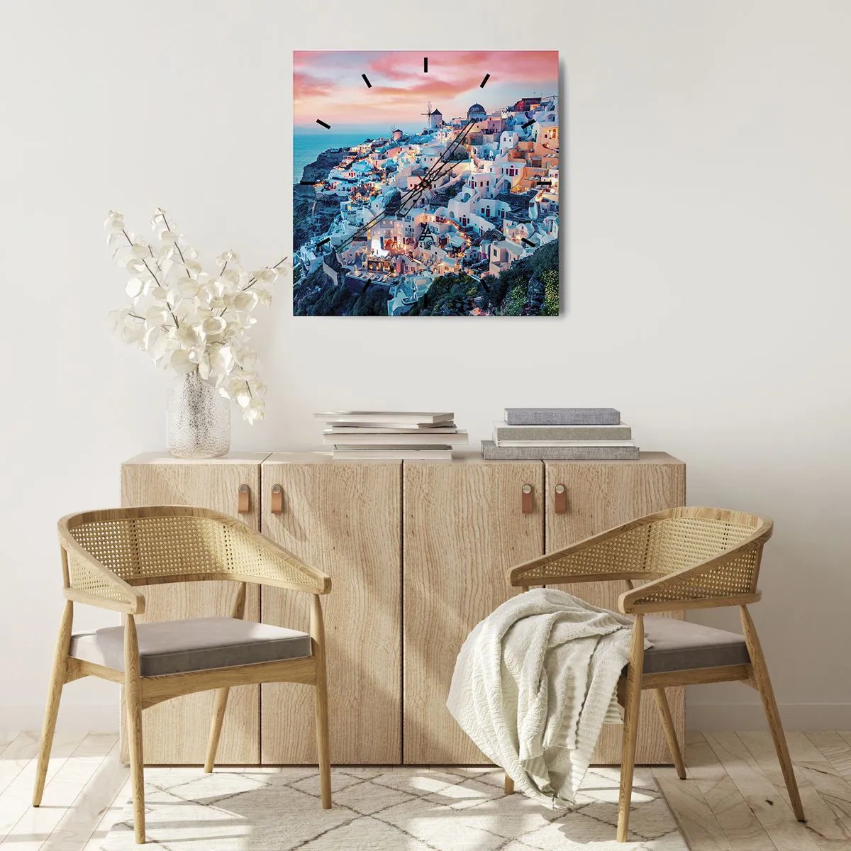Wanduhr - Glasuhr - Santorini bei Sonnenuntergang mit weißen Gebäuden auf dem Hügel - 30x30cm - Dein toller griechischer Urlaub - Moderne Wanddekoration für Wohnzimmer und Schlafzimmer ARTTOR
