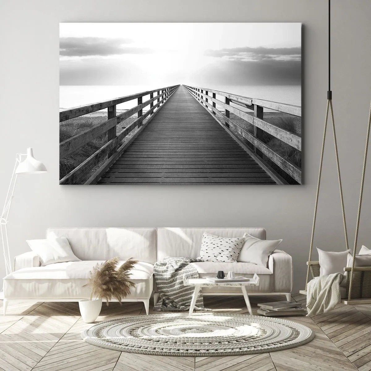 Bild auf Leinwand - Leinwandbild - Ein Schwarzweißbild eines Holzstegs, der zum Horizont führt. - 70x50cm - In die Ferne ... - Moderne Wanddekoration für Wohnzimmer und Schlafzimmer ARTTOR