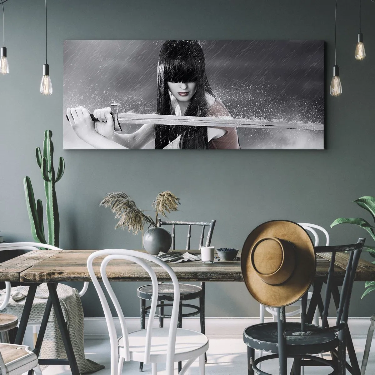 Bild auf Leinwand - Leinwandbild - Eine Frau mit einem Schwert im Regen mit einem dynamischen und geheimnisvollen Aussehen - 140x50cm - Schön und gefährlich - Moderne Wanddekoration für Wohnzimmer und Schlafzimmer ARTTOR