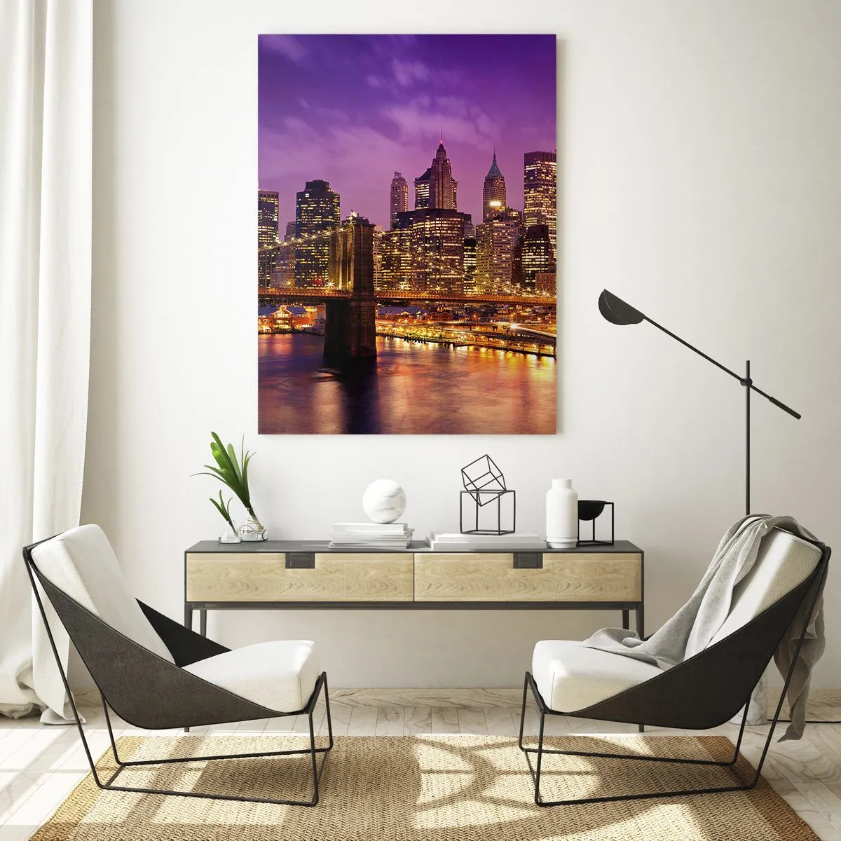 Glasbild - Bild auf glas - Panorama der Stadt mit der Brücke im Abendlicht vor dem violetten Himmel - 80x120cm - Violett-goldenes Manhathann - Moderne Wanddekoration für Wohnzimmer und Schlafzimmer ARTTOR