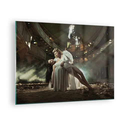 Glasbild - Bild auf glas - Eine Engelsfigur hält eine Frau in den Ruinen eines Gebäudes - 70x50cm - Der Geist des alten Theaters - Moderne Wanddekoration für Wohnzimmer und Schlafzimmer ARTTOR