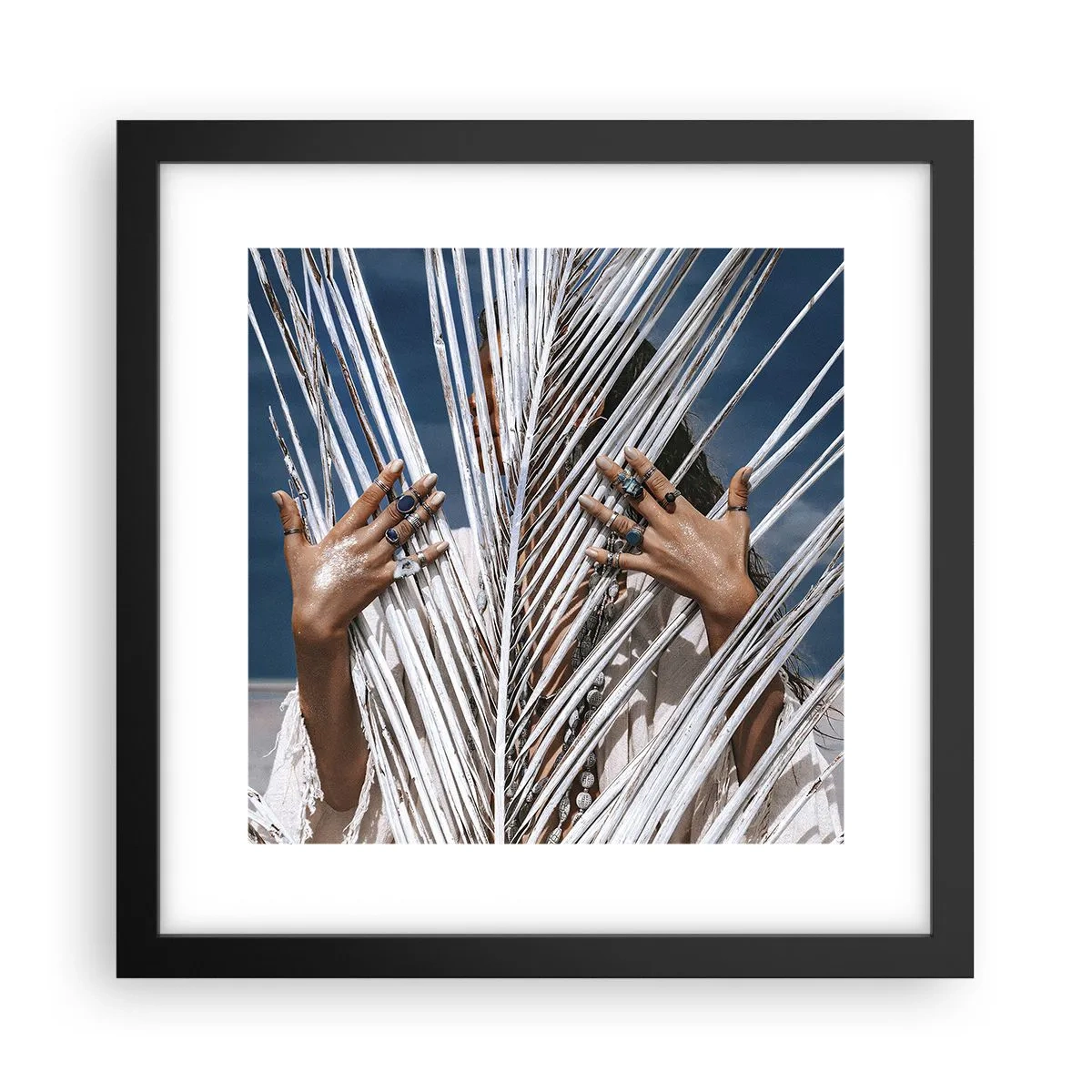 Poster in einem schwarzem Rahmen - Das Mädchen des Schamanen? - 30x30 cm