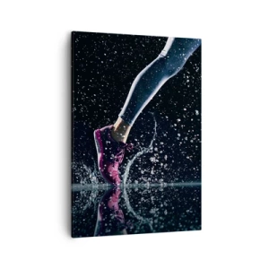 Bild auf Leinwand - Leinwandbild - Eine dynamische Aufnahme eines Laufs im Regen vor schwarzem Hintergrund - 50x70cm - Wie viel Kraft in den Beinen - Moderne Wanddekoration für Wohnzimmer und Schlafzimmer ARTTOR