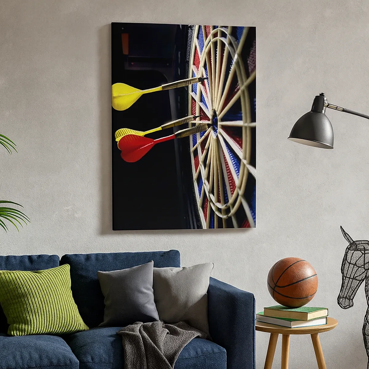 Bild auf Leinwand - Leinwandbild - Eine Dartscheibe mit getroffenen Darts auf schwarzem Hintergrund - 50x70cm - Auf den Punkt gebracht - Moderne Wanddekoration für Wohnzimmer und Schlafzimmer ARTTOR
