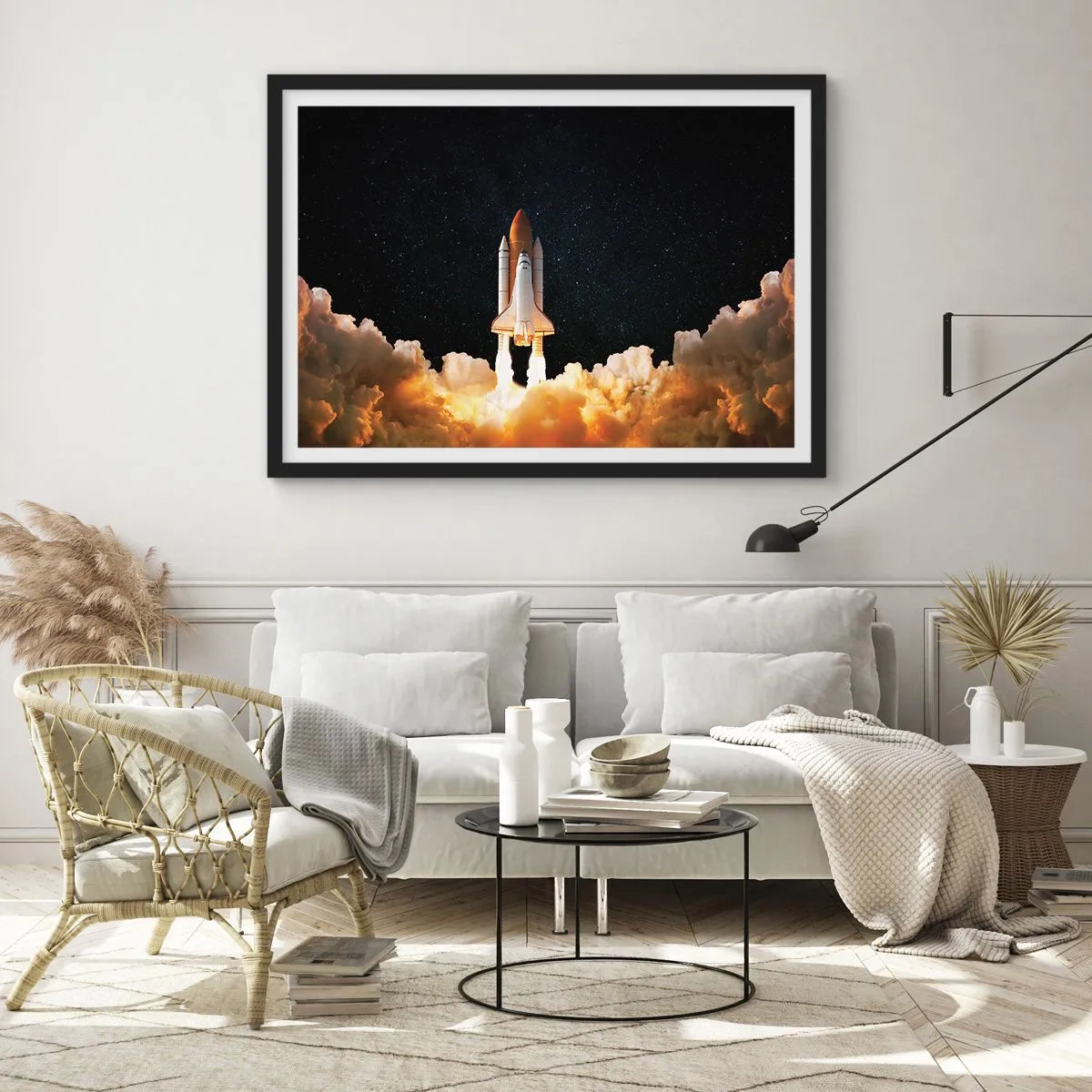 Poster in einem schwarzem Rahmen - Eine Weltraumrakete hebt vor dem Sternenhimmel ab - 100x70cm - Ad Astra! - Moderne Wanddekoration für Wohnzimmer und Schlafzimmer ARTTOR