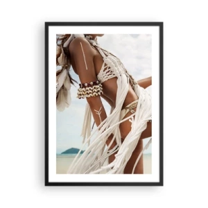 Poster in einem schwarzem Rahmen - Frau im Ethno-Stil am Strand - 50x70cm - Eine Priesterin der Sonne - Moderne Wanddekoration für Wohnzimmer und Schlafzimmer ARTTOR