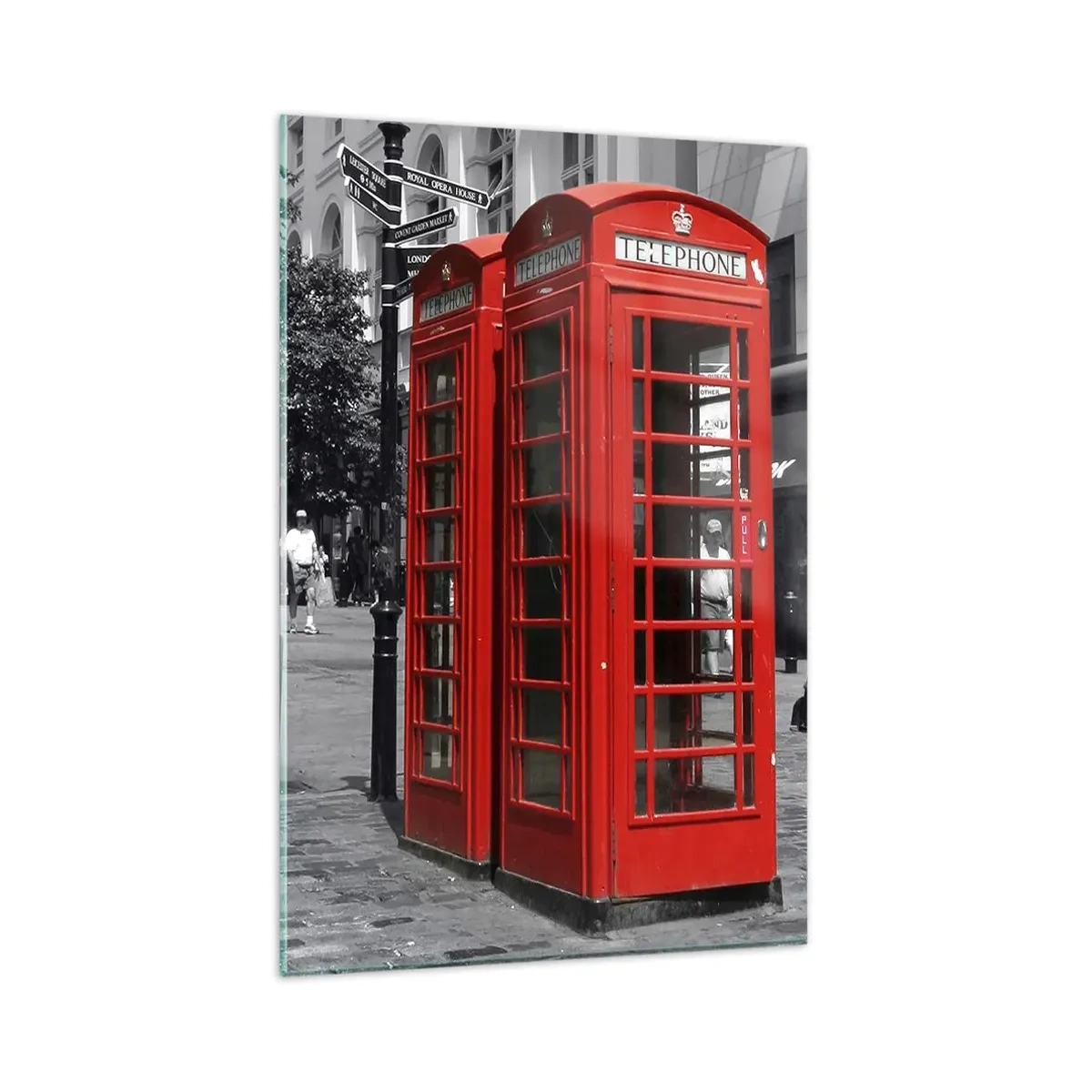 Glasbild - Bild auf glas - Rote Telefonzellen vor einer schwarz-weißen Stadtkulisse. - 80x120cm - Rote Telefonzellen - Moderne Wanddekoration für Wohnzimmer und Schlafzimmer ARTTOR