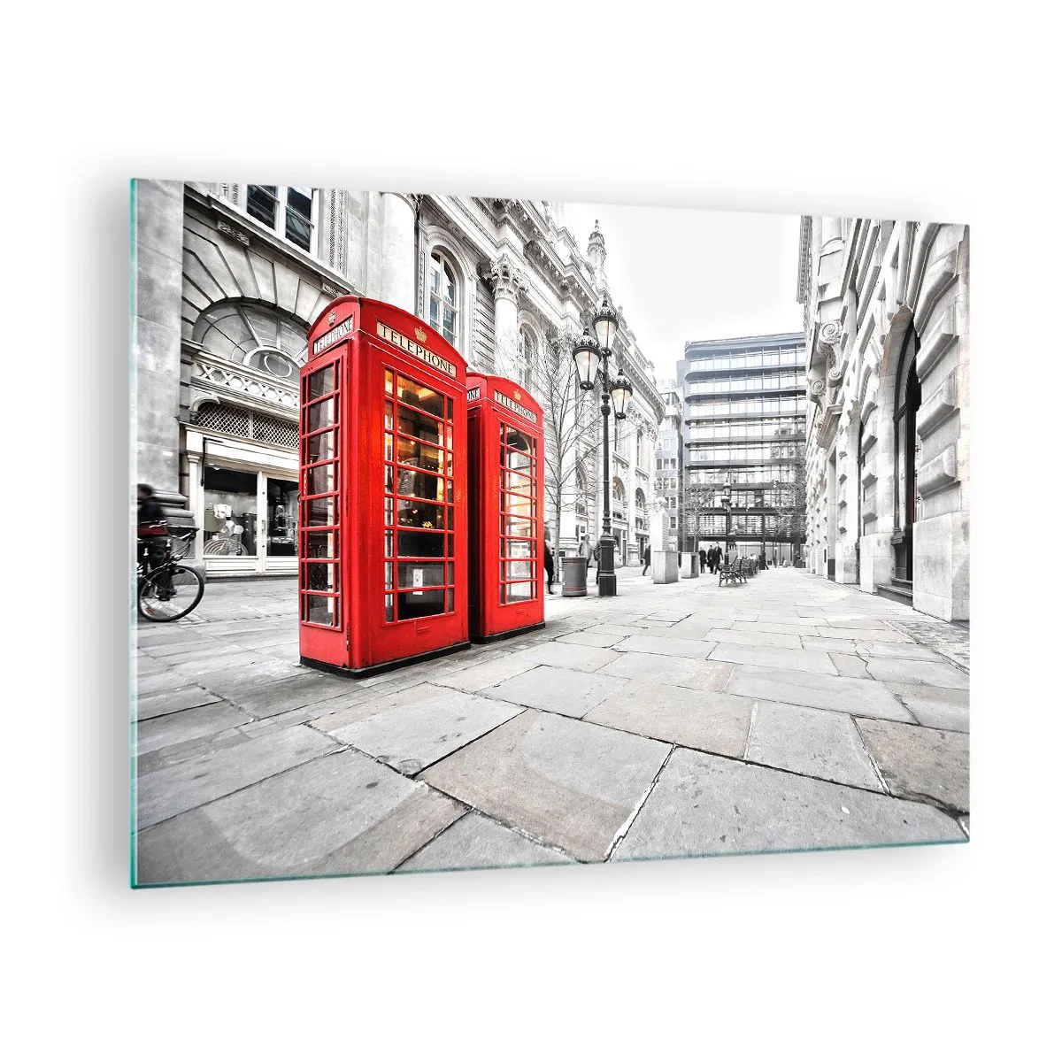 Glasbild - Bild auf glas - Rote Telefonzellen vor dem Hintergrund einer Stadtstraße - 70x50cm - Willkommen in London - Moderne Wanddekoration für Wohnzimmer und Schlafzimmer ARTTOR