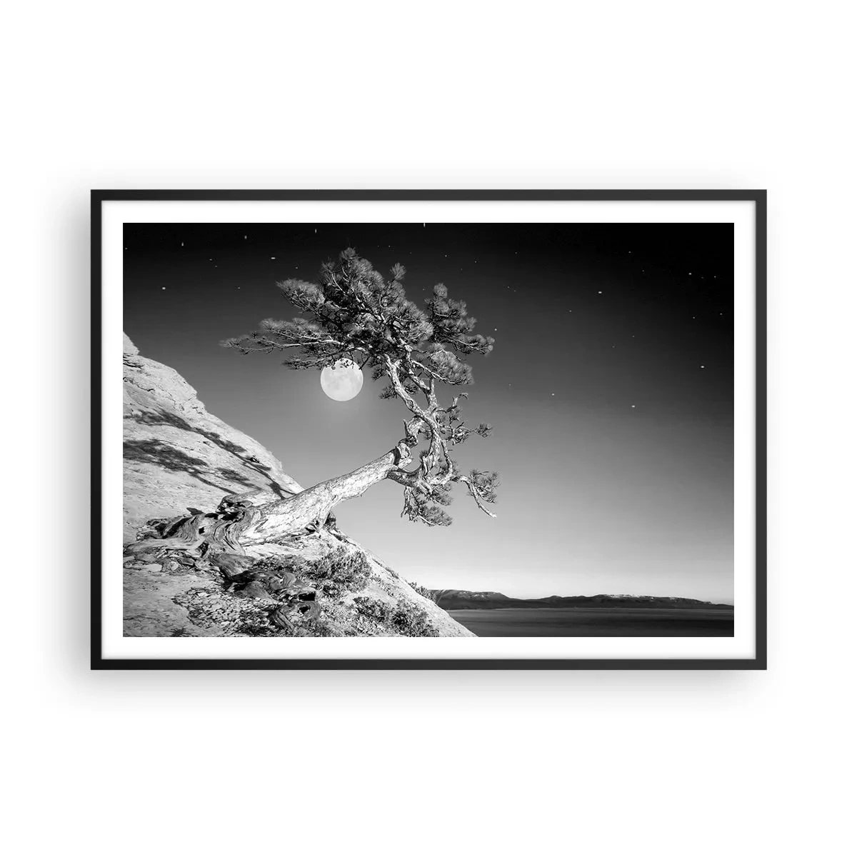Poster in einem schwarzem Rahmen - Schwarz-weißer Baum auf einer Klippe mit dem Mond im Hintergrund - 100x70cm - Siegreiche Kämpferin - Moderne Wanddekoration für Wohnzimmer und Schlafzimmer ARTTOR
