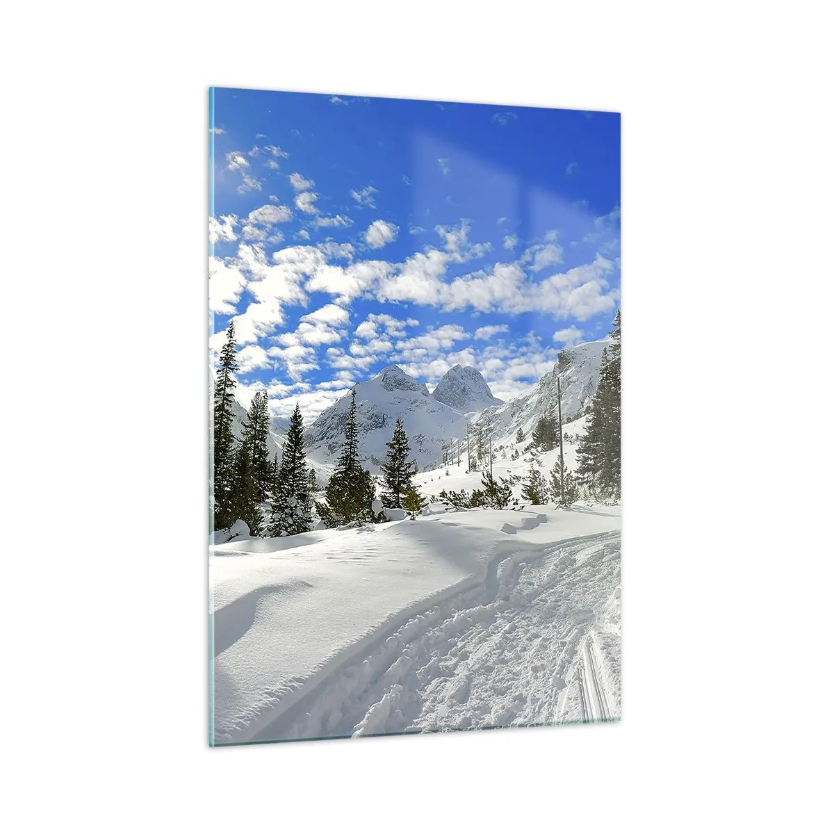 Glasbild - Bild auf glas - Winterliche Berglandschaft mit Wald und blauem Himmel - 50x70cm - Im Schnee und in der Sonne - Moderne Wanddekoration für Wohnzimmer und Schlafzimmer ARTTOR