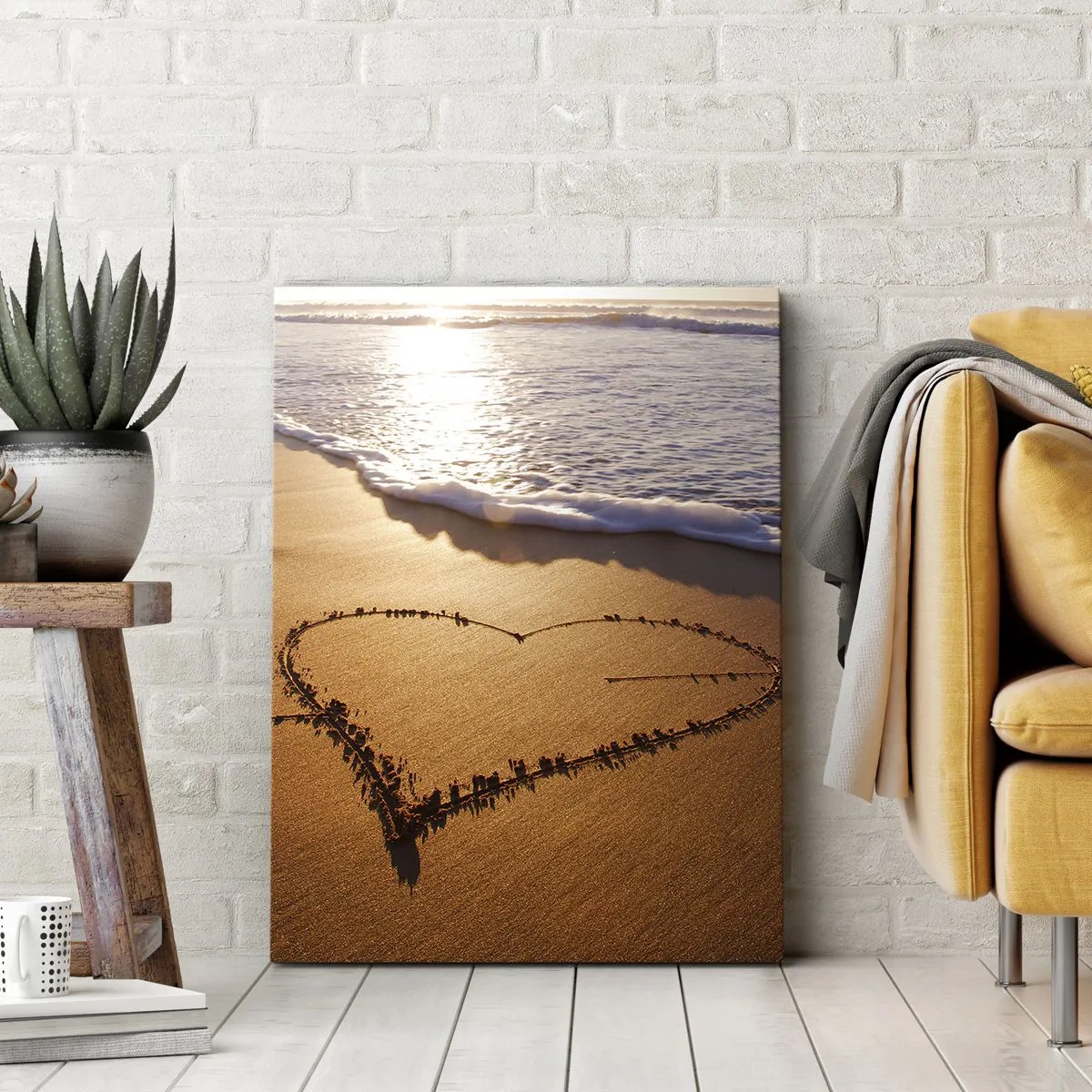 Bild auf Leinwand - Leinwandbild - Ein Herz aus Sand am Strand bei Sonnenuntergang - 70x100cm - Urlaubsgeständnis - Moderne Wanddekoration für Wohnzimmer und Schlafzimmer ARTTOR