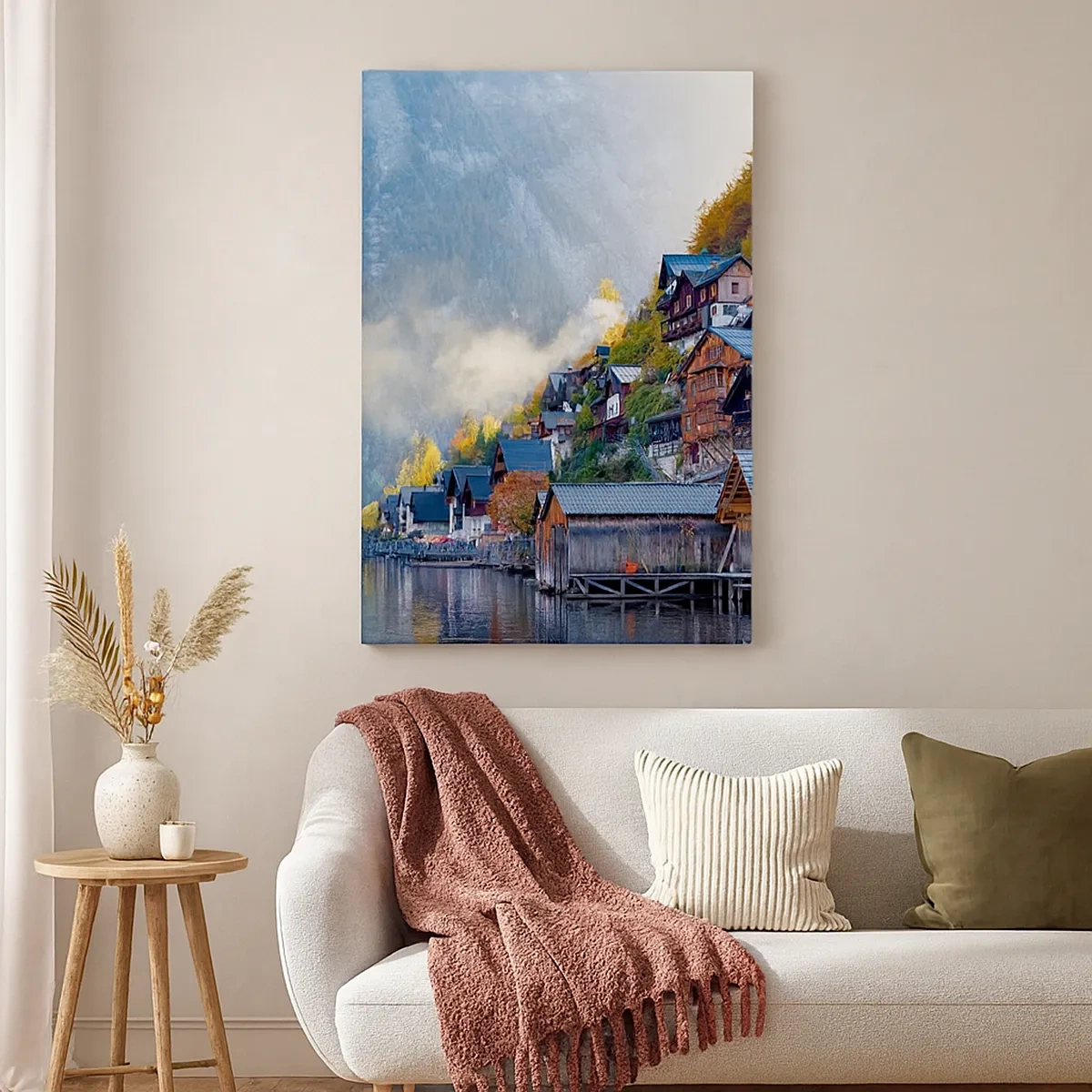 Bild auf Leinwand - Leinwandbild - Ein Bergdorf an einem See in herbstlicher Landschaft - 50x70cm - Alpenatmosphäre - Moderne Wanddekoration für Wohnzimmer und Schlafzimmer ARTTOR