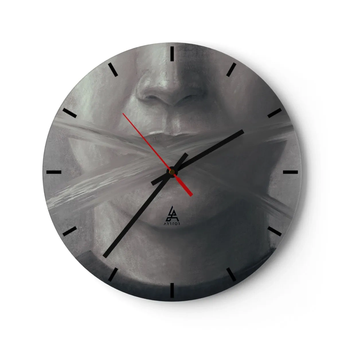 Wanduhr - Glasuhr - Schwarz-Weiß-Porträt mit einem mit einem Pinselkreuz bedeckten Mund - 30x30cm - Ohne ein Wort - Moderne Wanddekoration für Wohnzimmer, Küche und Schlafzimmer ARTTOR
