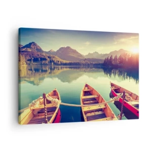 Bild auf Leinwand - Leinwandbild - Boote auf einem ruhigen See, umgeben von Bergen bei Sonnenuntergang - 70x50cm - Lebe nach ihren Gesetzen - Moderne Wanddekoration für Wohnzimmer und Schlafzimmer ARTTOR