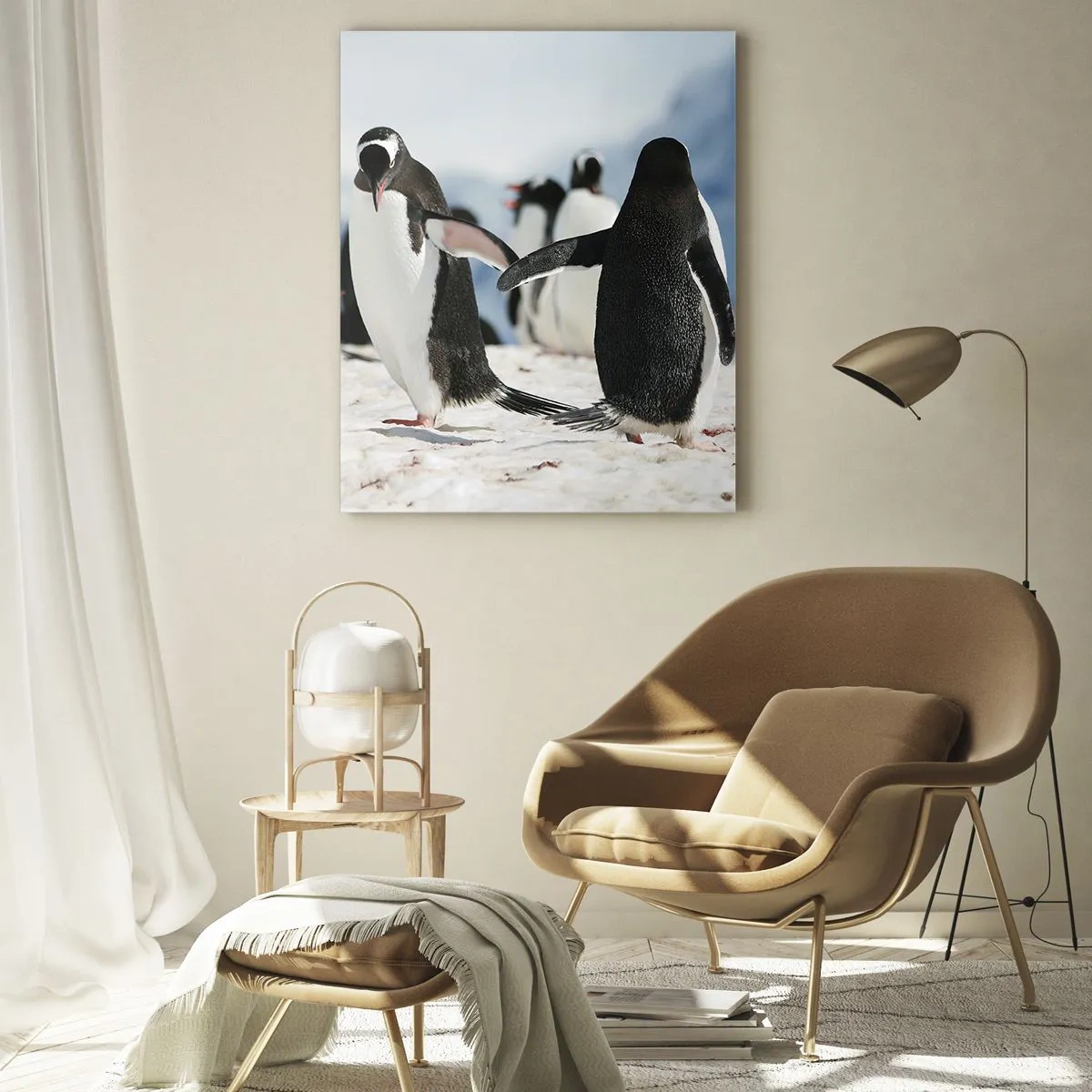 Glasbild - Bild auf glas - Eine Gruppe Pinguine im Schnee in einer antarktischen Landschaft - 80x120cm - Tanzen im Schnee - Moderne Wanddekoration für Wohnzimmer und Schlafzimmer ARTTOR