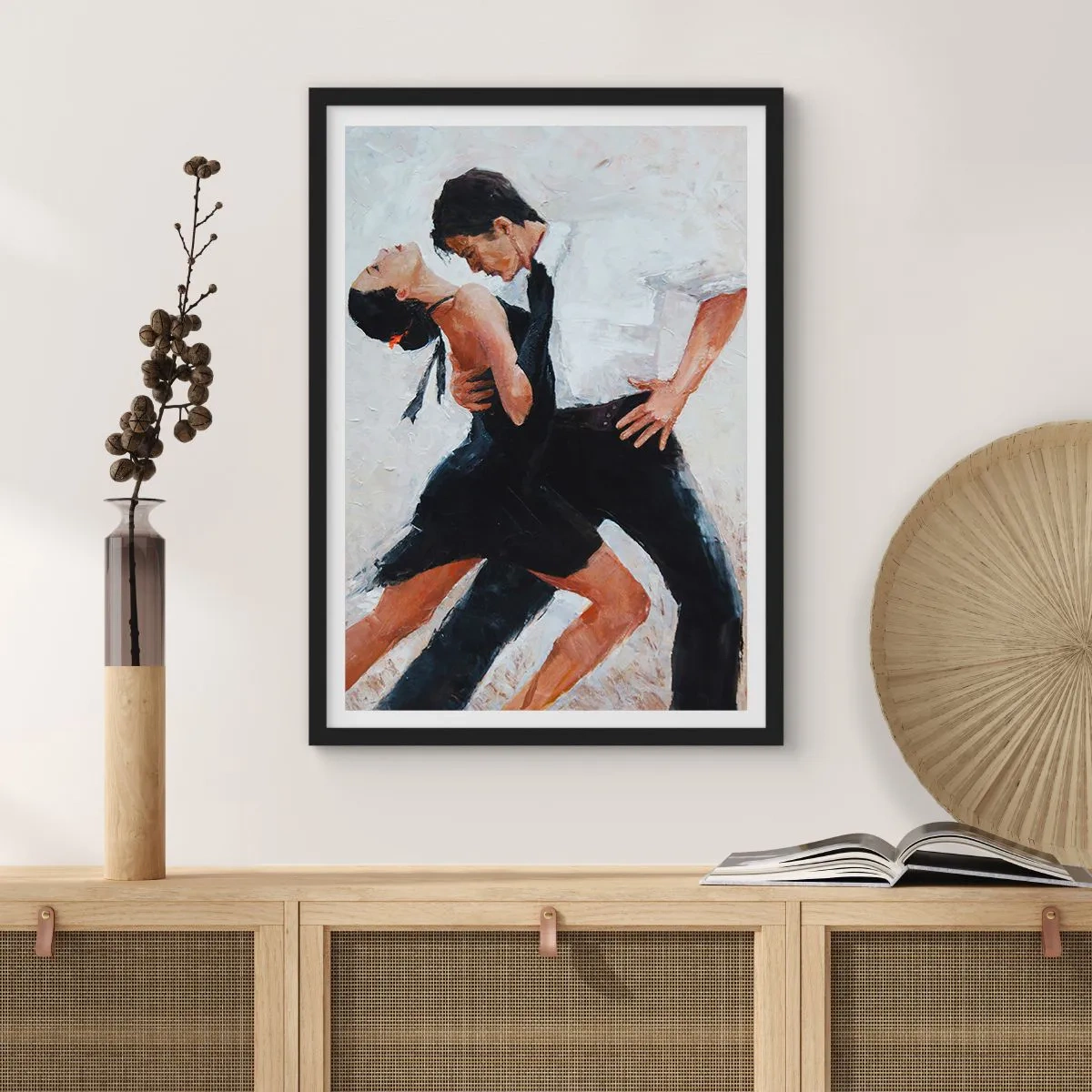 Poster in einem schwarzem Rahmen - Ein Paar tanzt in einer dynamischen Pose - 50x70cm - Tango meiner Träume und Träume - Moderne Wanddekoration für Wohnzimmer und Schlafzimmer ARTTOR