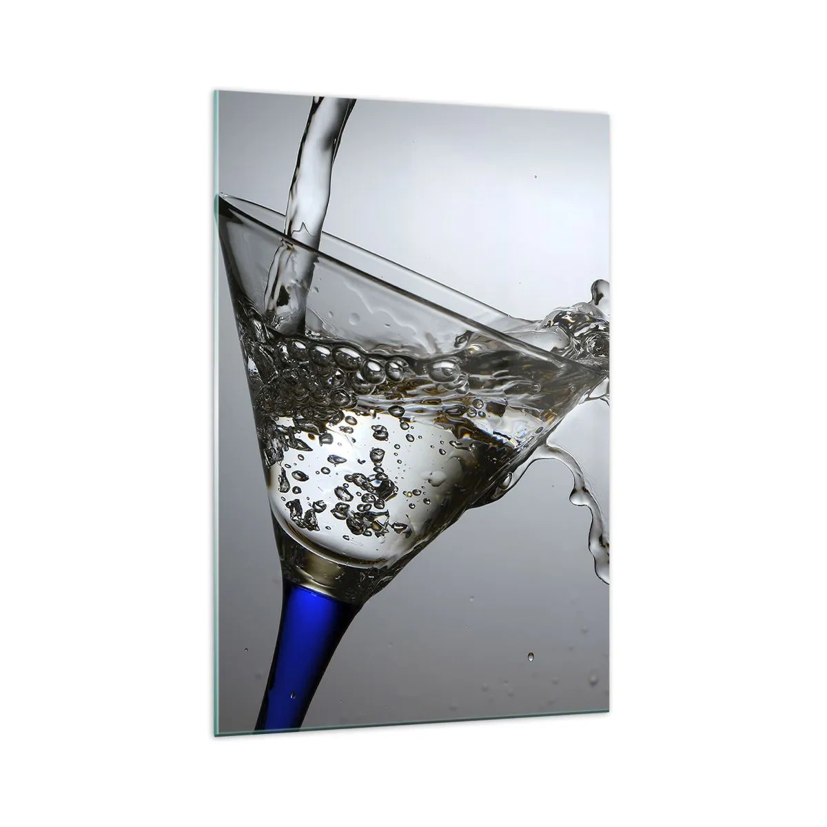 Glasbild - Bild auf glas - Ein Glas Wasser in Bewegung auf hellem Hintergrund - 70x100cm - Kristallwasser in Kristallglas - Moderne Wanddekoration für Wohnzimmer und Schlafzimmer ARTTOR