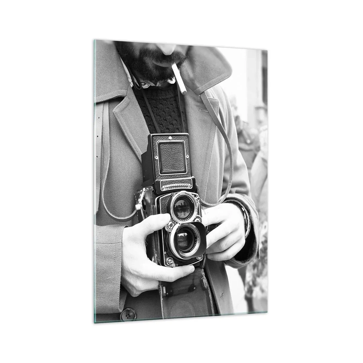 Glasbild - Bild auf glas - Schwarz-Weiß-Foto eines Mannes mit einer Retro-Kamera - 70x100cm - Retro-Stil - Moderne Wanddekoration für Wohnzimmer und Schlafzimmer ARTTOR