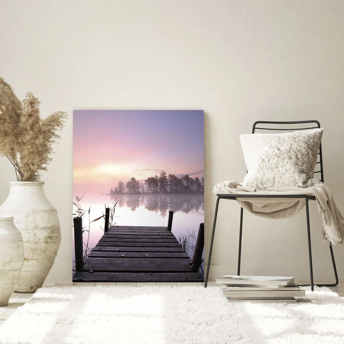 Glasbild - Bild auf glas - Ein Pier bei Sonnenaufgang über einem ruhigen See - 50x70cm - Aus dem lila Nebel ... - Moderne Wanddekoration für Wohnzimmer und Schlafzimmer ARTTOR