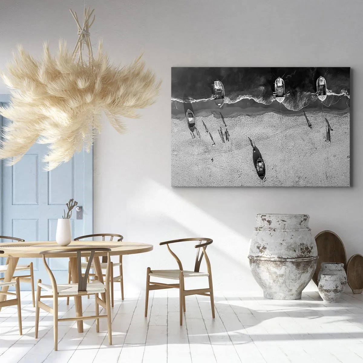 Bild auf Leinwand - Leinwandbild - Schwarz-Weiß-Luftaufnahme von Booten am Strand - 70x50cm - Immer noch am Ufer… - Moderne Wanddekoration für Wohnzimmer und Schlafzimmer ARTTOR