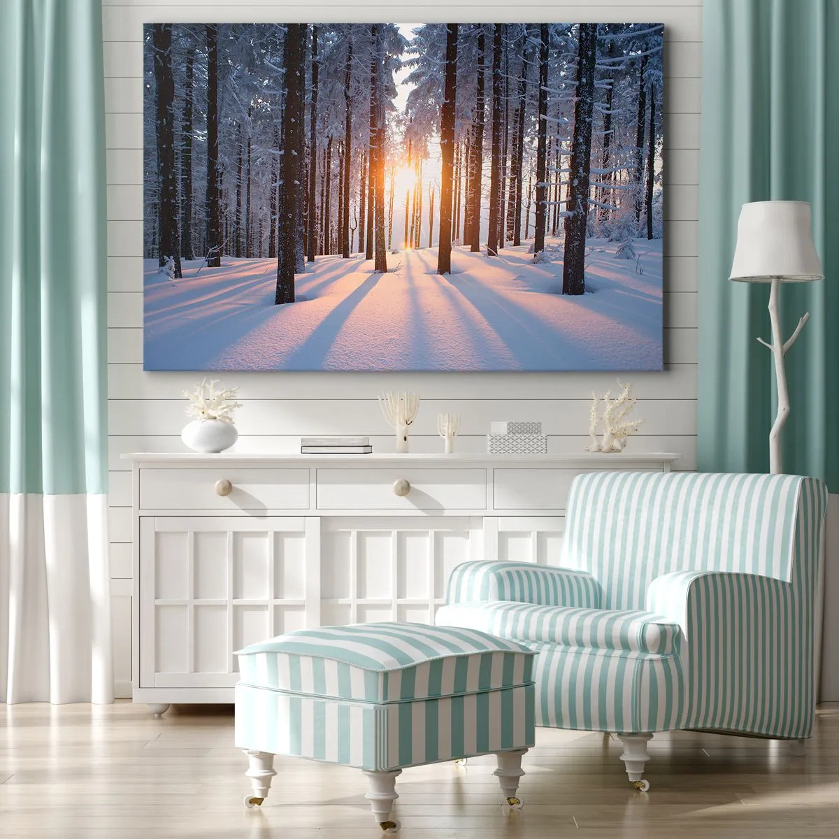 Bild auf Leinwand - Leinwandbild - Winterwald, beleuchtet von den Sonnenstrahlen - 70x50cm - Ganz klar schwarz auf weiß - Moderne Wanddekoration für Wohnzimmer und Schlafzimmer ARTTOR