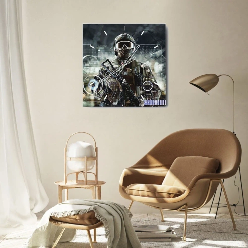 Wanduhr - Glasuhr - Ein Soldat in einem futuristischen Helm mit einer Waffe vor dem Hintergrund der Technologie. - 30x30cm - Macht zu Macht - Moderne Wanddekoration für Wohnzimmer und Schlafzimmer ARTTOR