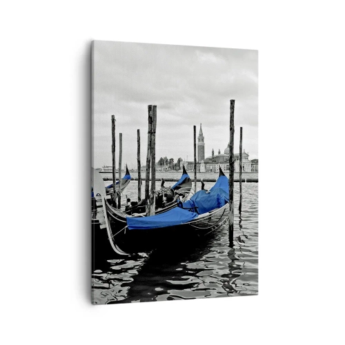 Bild auf Leinwand - Leinwandbild - Gondeln in Venedig mit blauen Abdeckungen - 50x70cm - Nachdenkliches Venedig - Moderne Wanddekoration für Wohnzimmer und Schlafzimmer ARTTOR