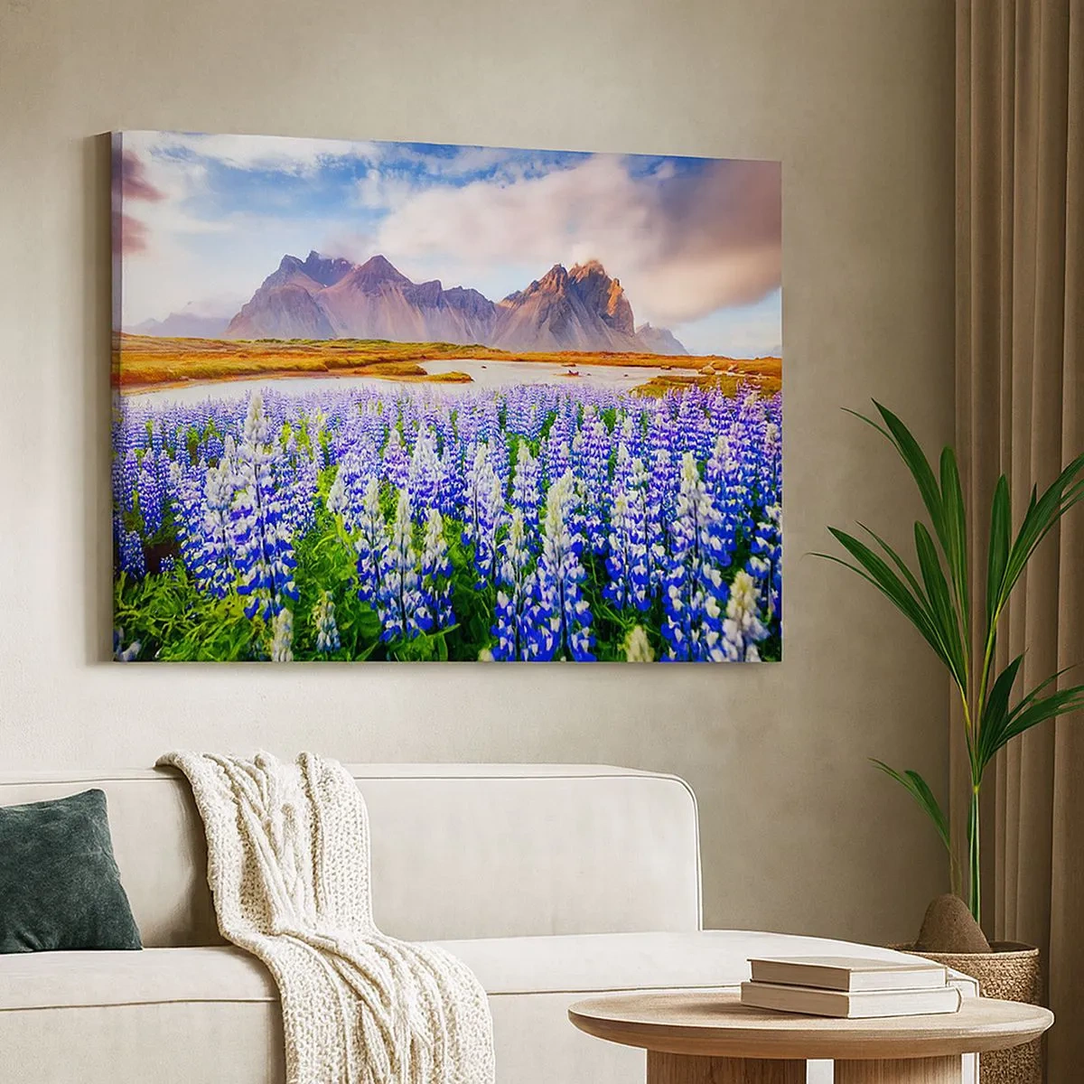 Bild auf Leinwand - Leinwandbild - Blumen in einer Berglandschaft mit malerischem Himmel - 70x50cm - Kraft und Strenge neben Sanftmut - Moderne Wanddekoration für Wohnzimmer und Schlafzimmer ARTTOR