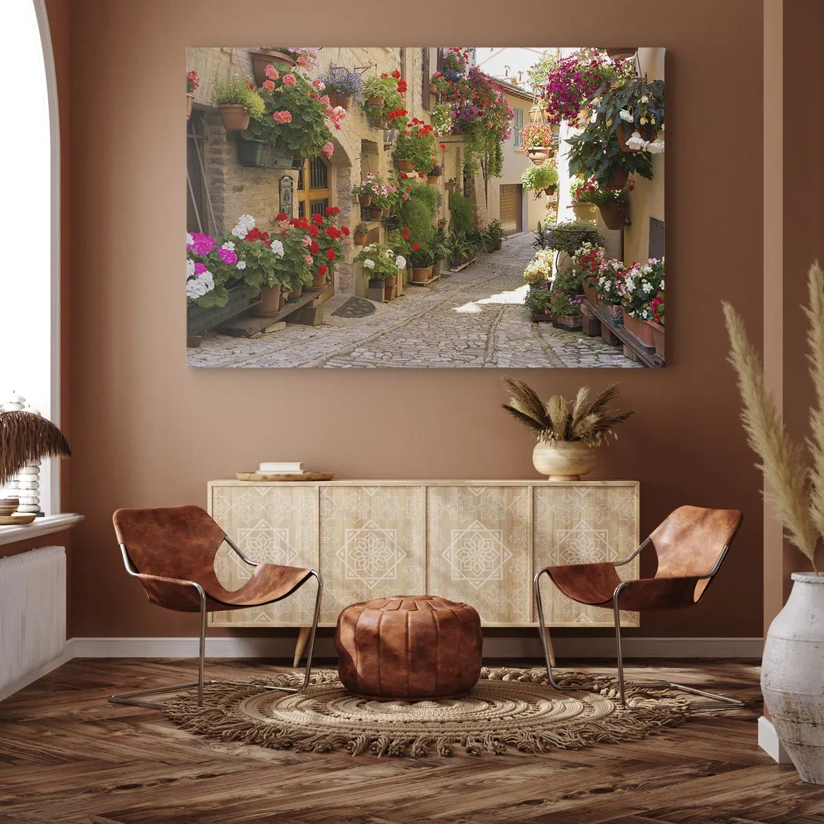 Bild auf Leinwand - Leinwandbild - Eine Straße mit Topfblumen und Steinmauern - 70x50cm - In der Flut Blumen - Moderne Wanddekoration für Wohnzimmer und Schlafzimmer ARTTOR