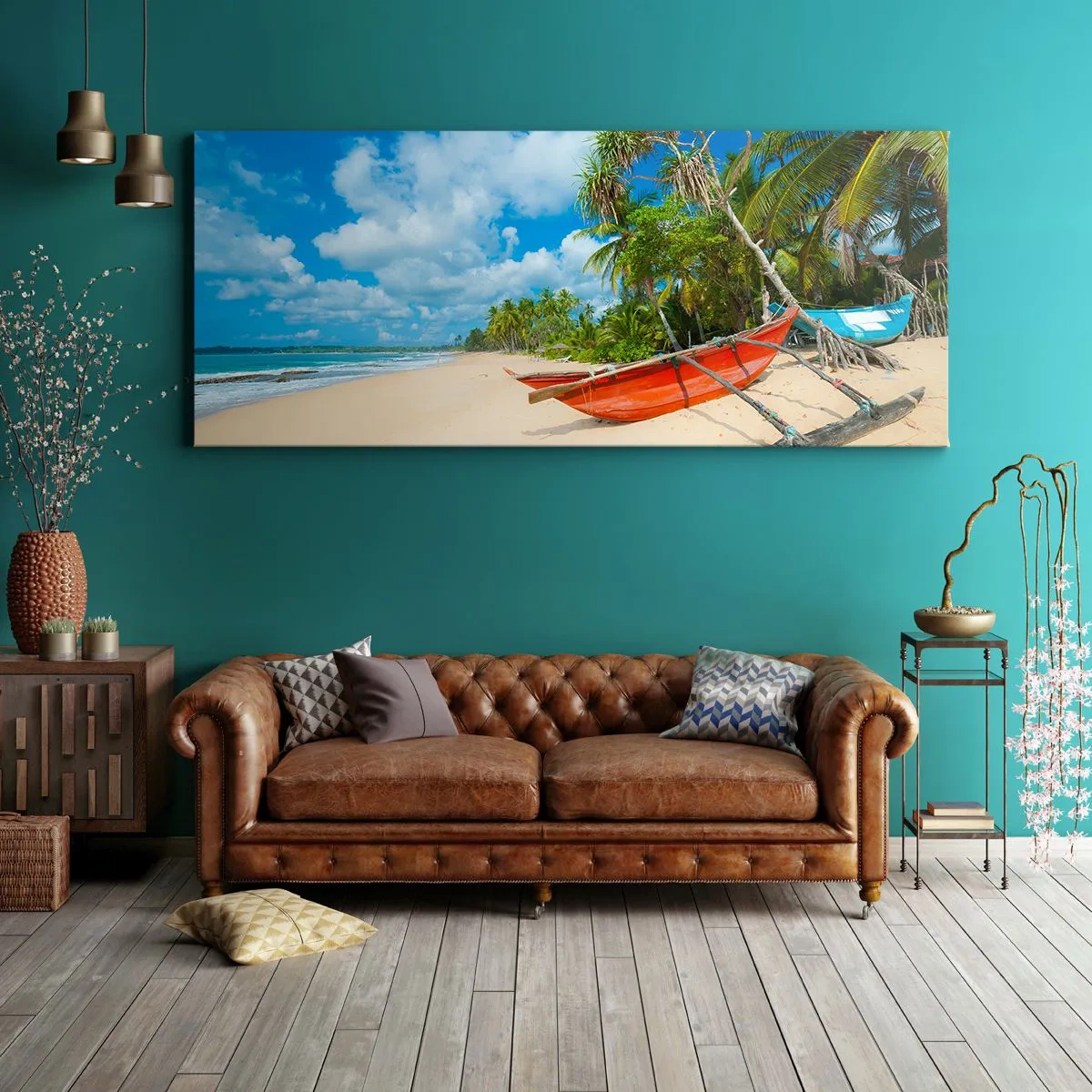 Bild auf Leinwand - Leinwandbild - Tropischer Strand mit Palmen und bunten Booten - 140x50cm - Der Charme der Tropen - Moderne Wanddekoration für Wohnzimmer und Schlafzimmer ARTTOR