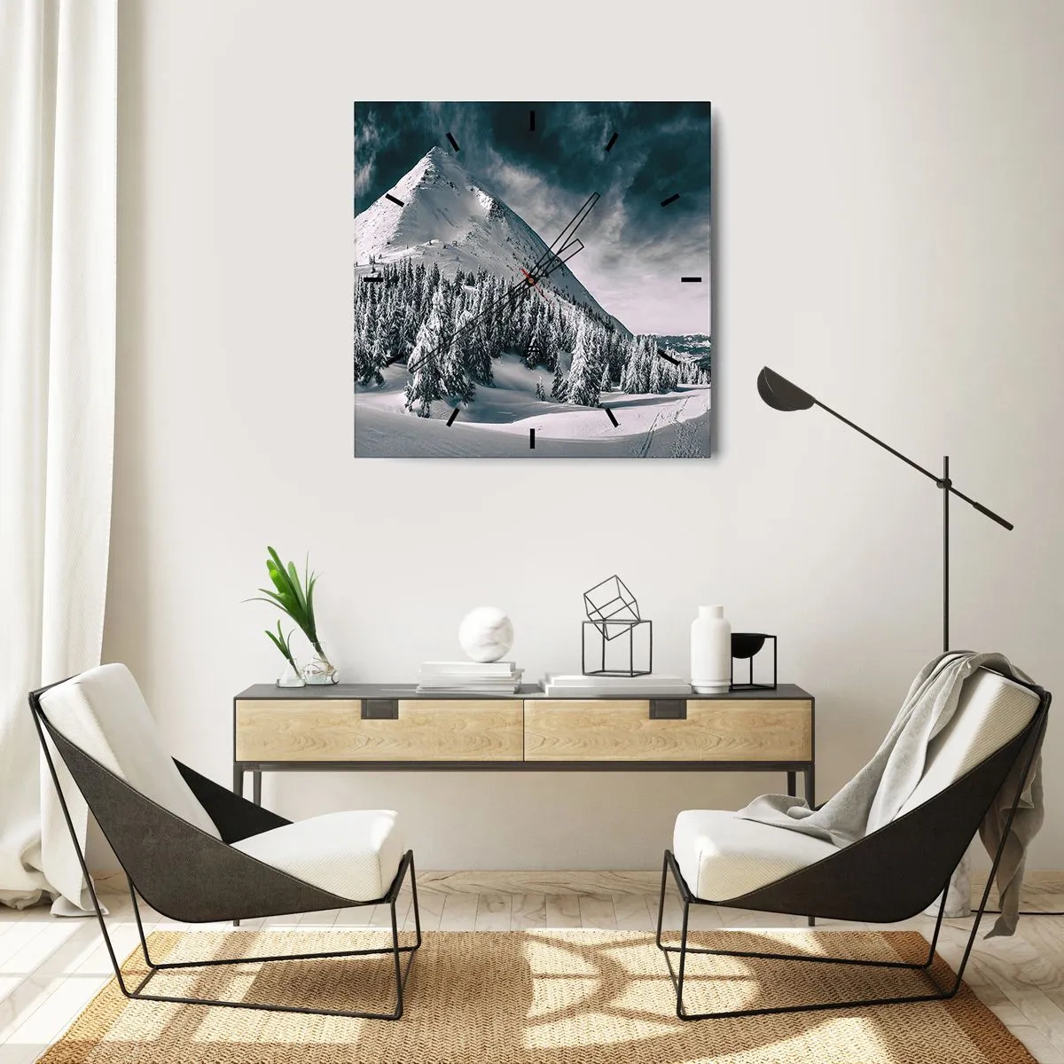 Wanduhr - Glasuhr - Ein schneebedeckter Berggipfel, umgeben von einem Winterwald - 30x30cm - Das Land aus Schnee und Eis - Moderne Wanddekoration für Wohnzimmer und Schlafzimmer ARTTOR