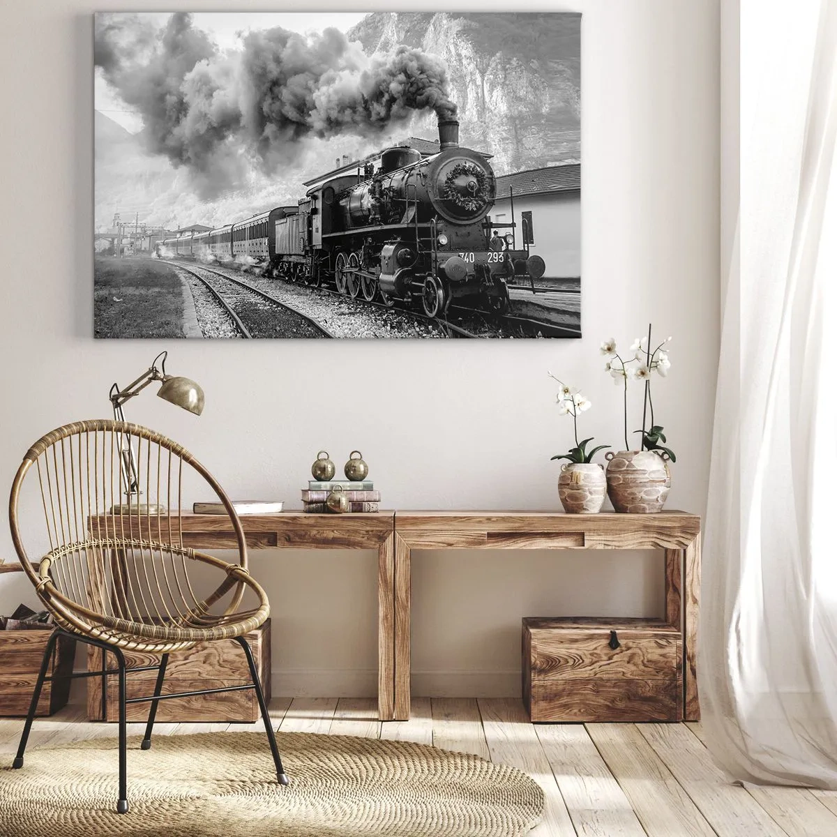 Bild auf Leinwand - Leinwandbild - Eine schwarz-weiße Dampflokomotive vor einer Berglandschaft - 100x70cm - Steht am Bahnhof ... - Moderne Wanddekoration für Wohnzimmer und Schlafzimmer ARTTOR