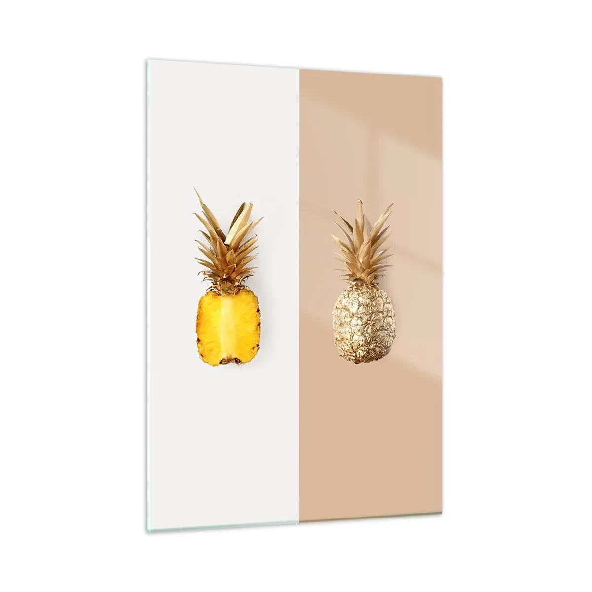 Glasbild - Bild auf glas - Eine in Scheiben geschnittene und goldene Ananas auf zwei kontrastierenden Hintergründen - 50x70cm - Ananas für uns - Moderne Wanddekoration für Wohnzimmer und Schlafzimmer ARTTOR