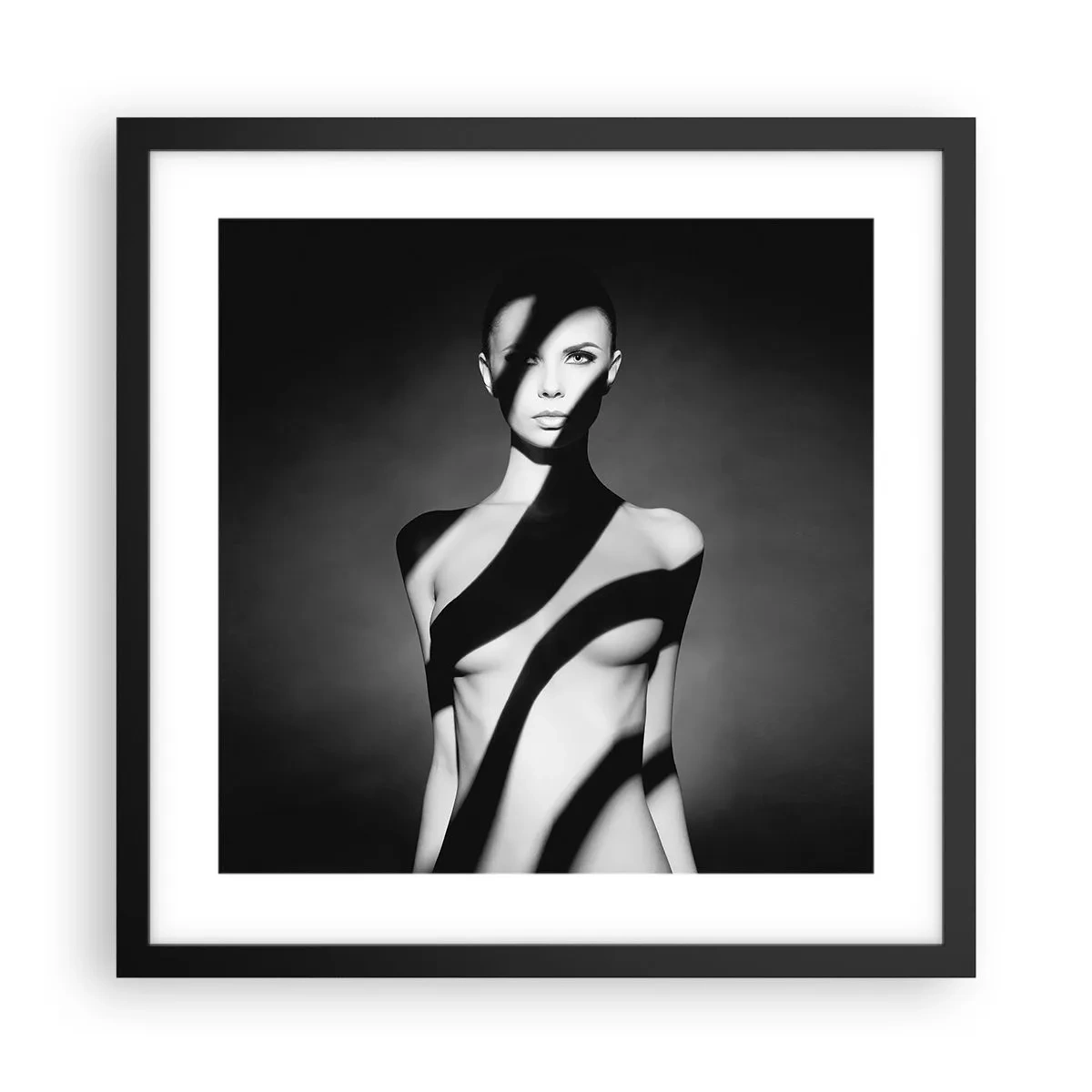 Poster in einem schwarzem Rahmen - In Glanz und Schatten - 40x40 cm