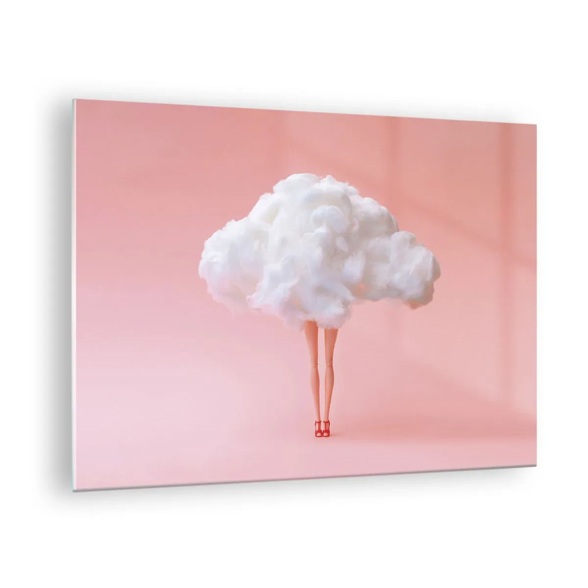 Glasbild - Bild auf glas - Eine Frauenfigur mit einer Wolke anstelle eines Kleides vor einem pastellrosa Hintergrund. - 70x50cm - Süßes Versprechen - Moderne Wanddekoration für Wohnzimmer und Schlafzimmer ARTTOR