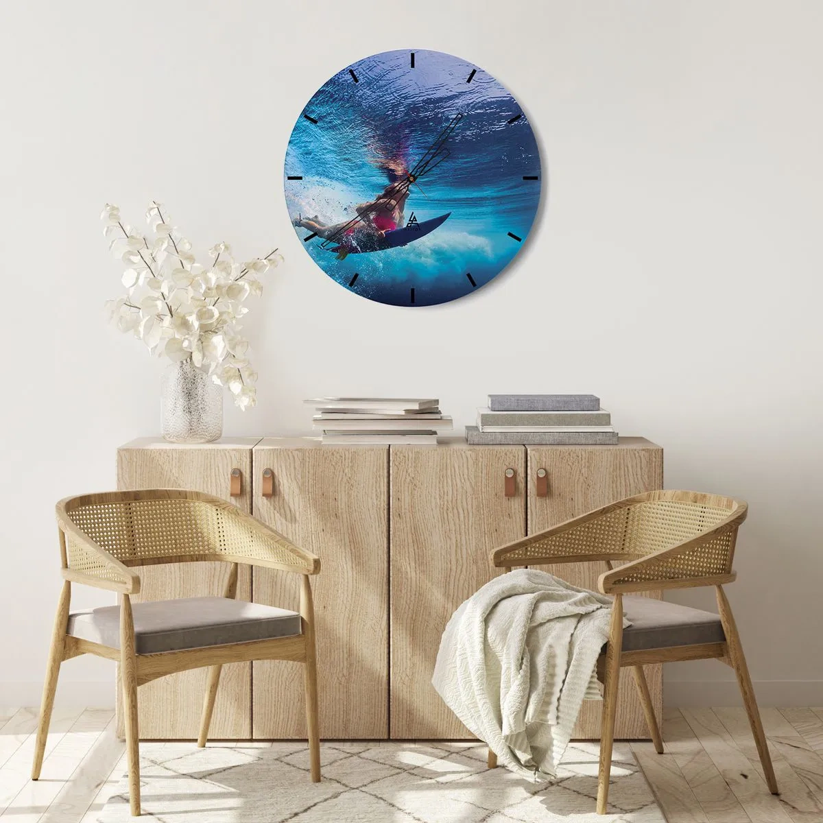 Wanduhr - Glasuhr - Ein Surfer unter Wasser in einer dynamischen Szene - 30x30cm - Tiefe der Freude - Moderne Wanddekoration für Wohnzimmer, Küche und Schlafzimmer ARTTOR