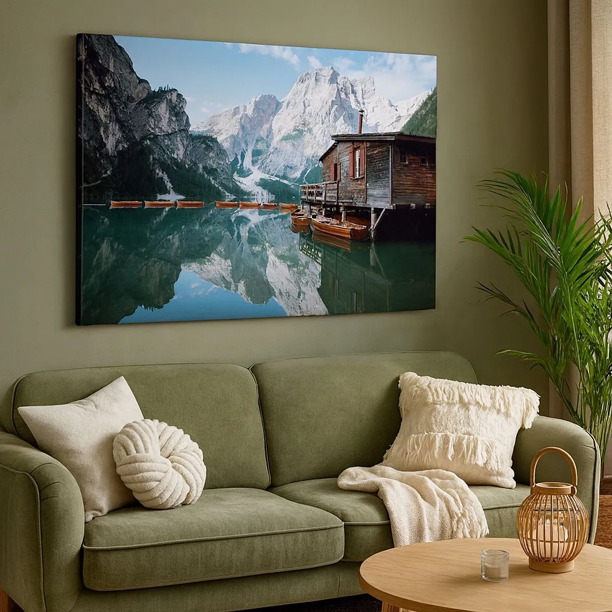 Bild auf Leinwand - Leinwandbild - Ein Holzhaus an einem ruhigen Bergsee - 70x50cm - Kristallklarer Bergmorgen - Moderne Wanddekoration für Wohnzimmer und Schlafzimmer ARTTOR