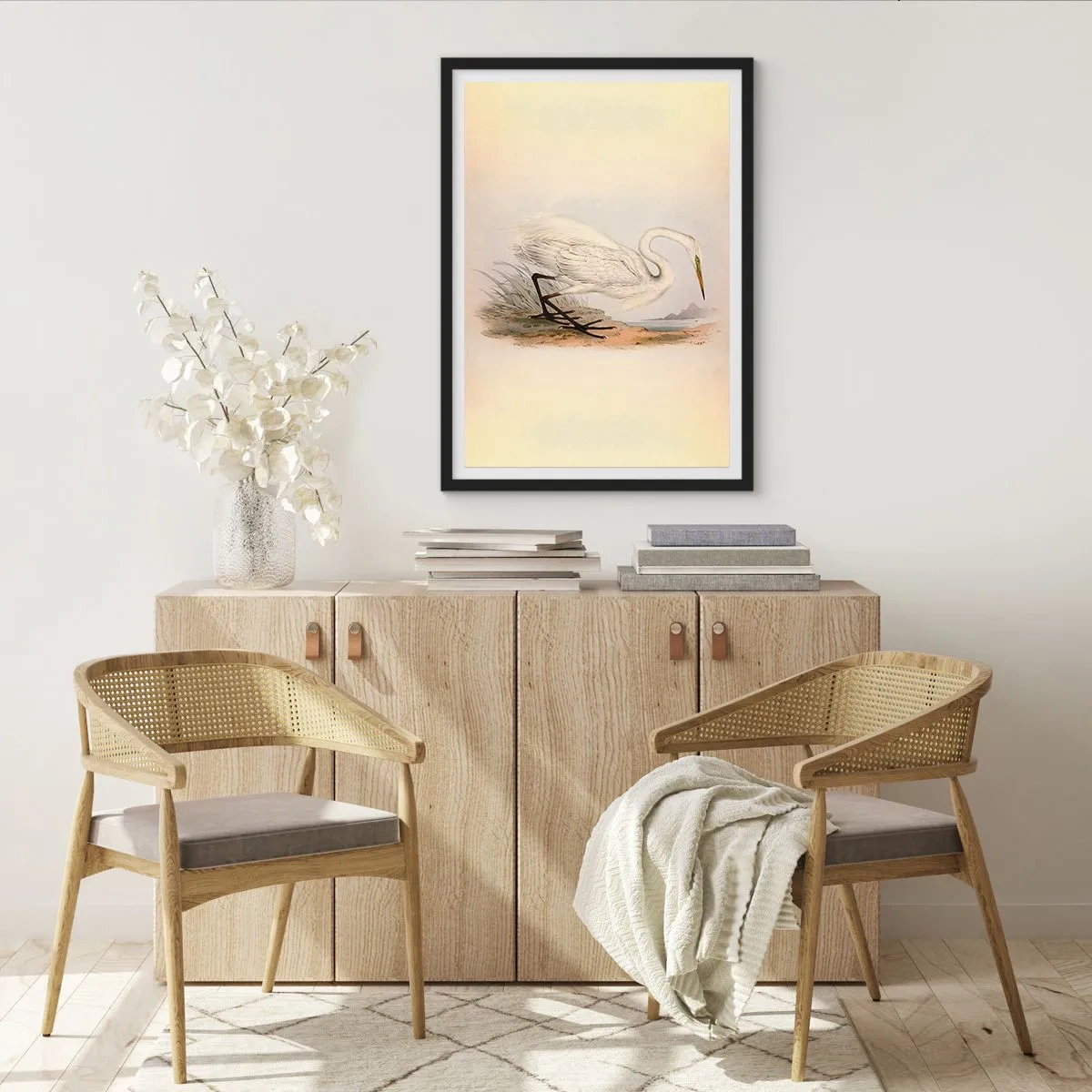 Poster in einem schwarzem Rahmen - Illustration eines Reihers vor einem pastellfarbenen Landschaftshintergrund - 50x70cm - Dame auf den Binsen - Moderne Wanddekoration für Wohnzimmer und Schlafzimmer ARTTOR