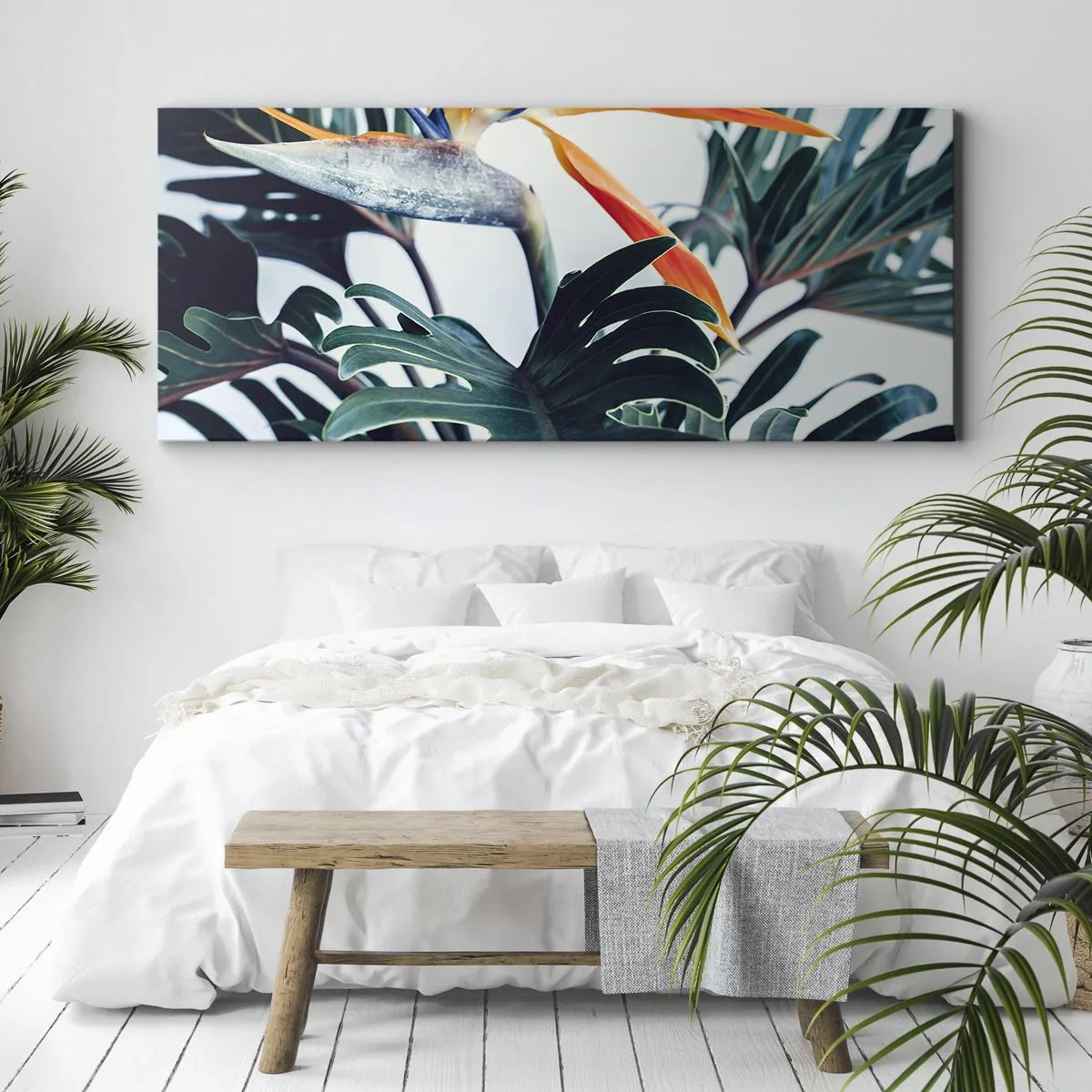Bild auf Leinwand - Leinwandbild - Strelitzia-Blüte, umgeben von Blättern in hellem Licht - 160x50cm - Vogelbusch - Moderne Wanddekoration für Wohnzimmer und Schlafzimmer ARTTOR